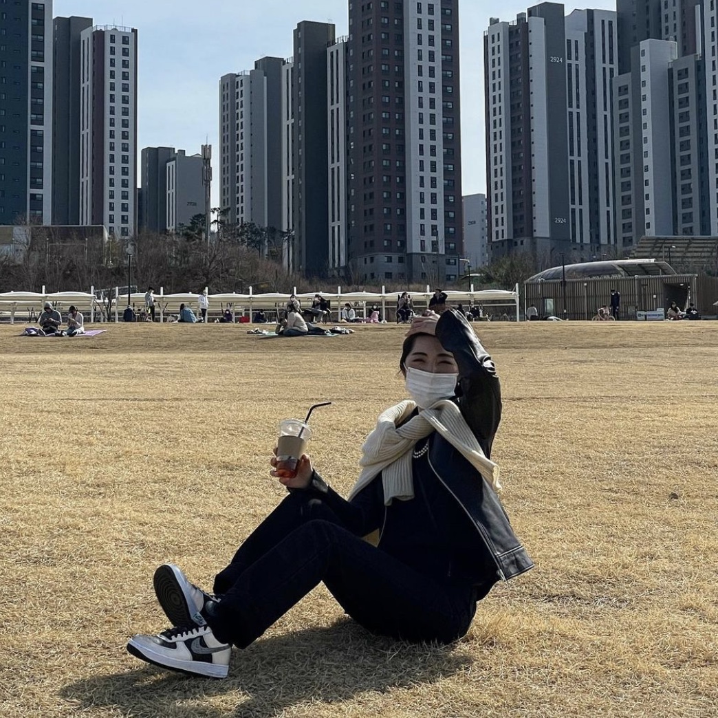 Nike Air Force 1 B Silver Snake 착용 스타일
