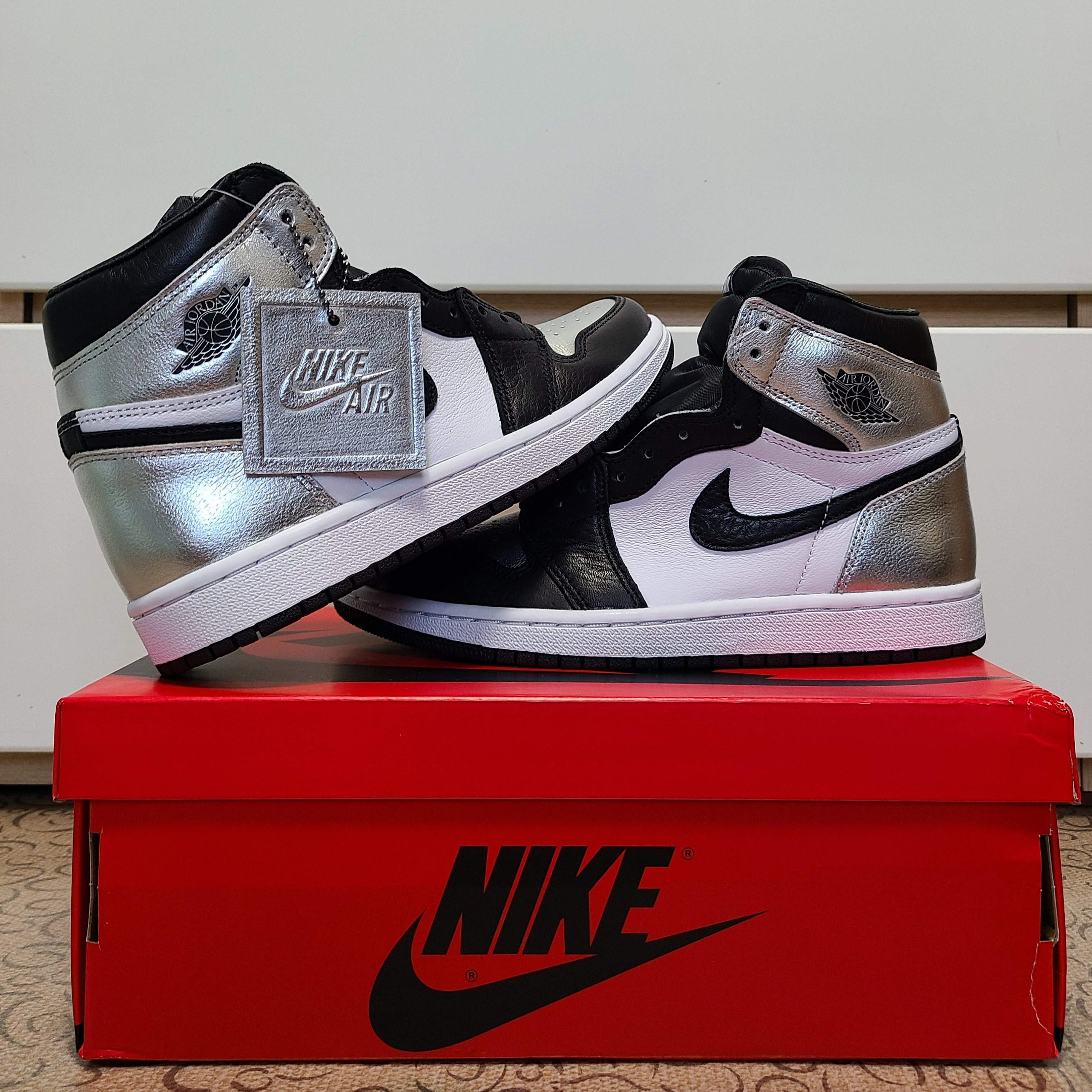 (W) Jordan 1 Retro High OG Silver Toe 착용 스타일
