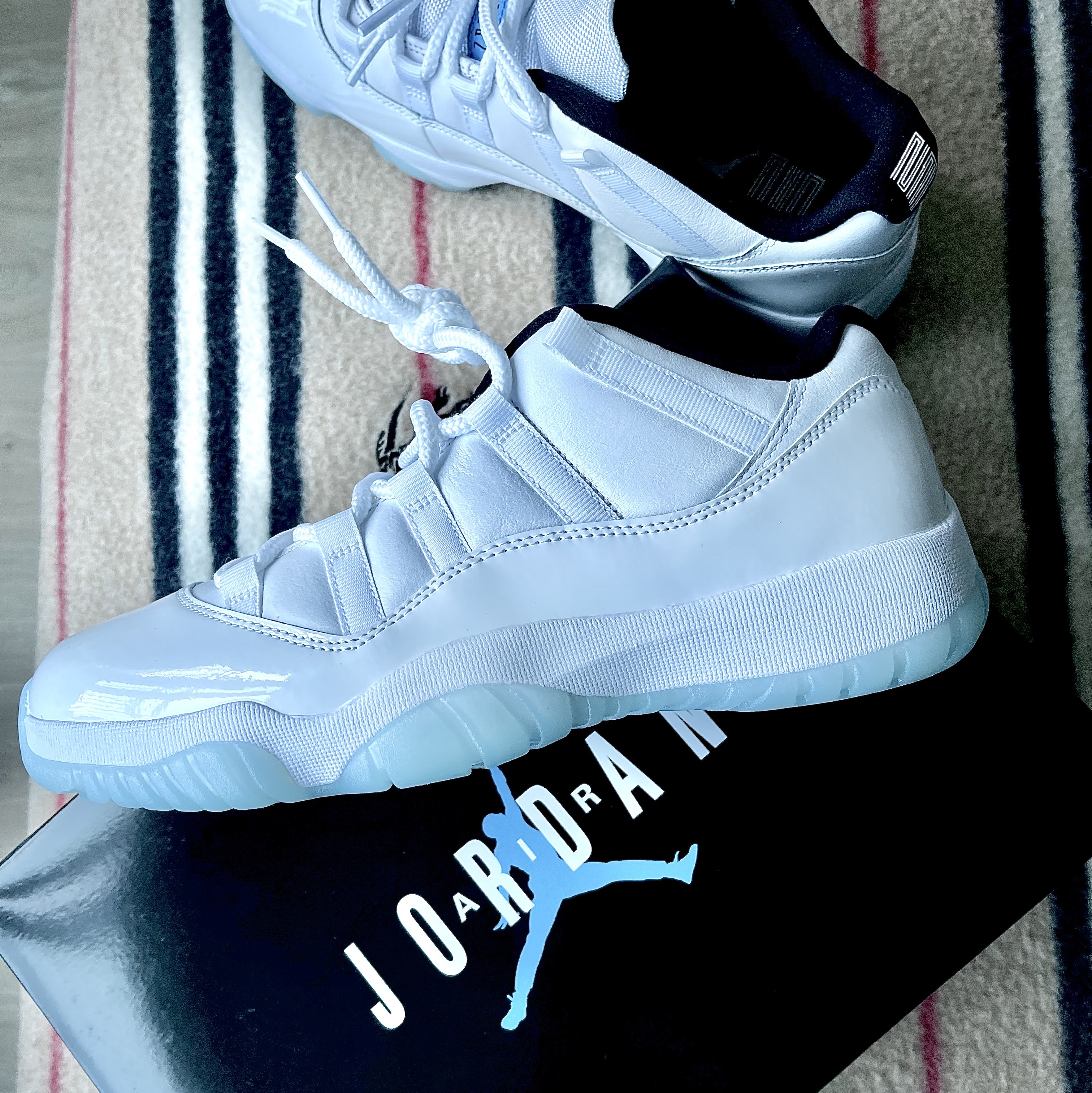 Jordan 11 Retro Low Legend Blue 착용 스타일