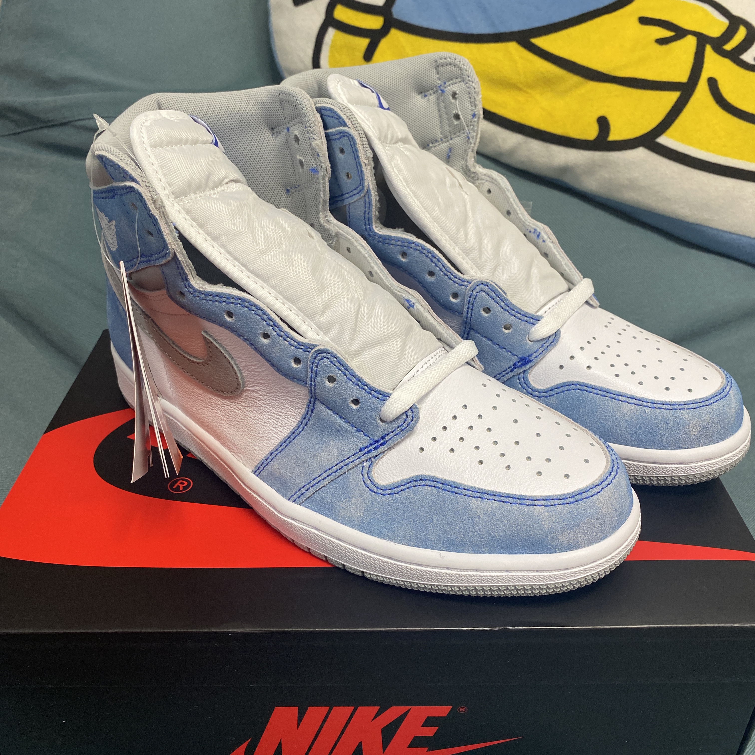 Jordan 1 Retro High OG Hyper Royal 착용 스타일