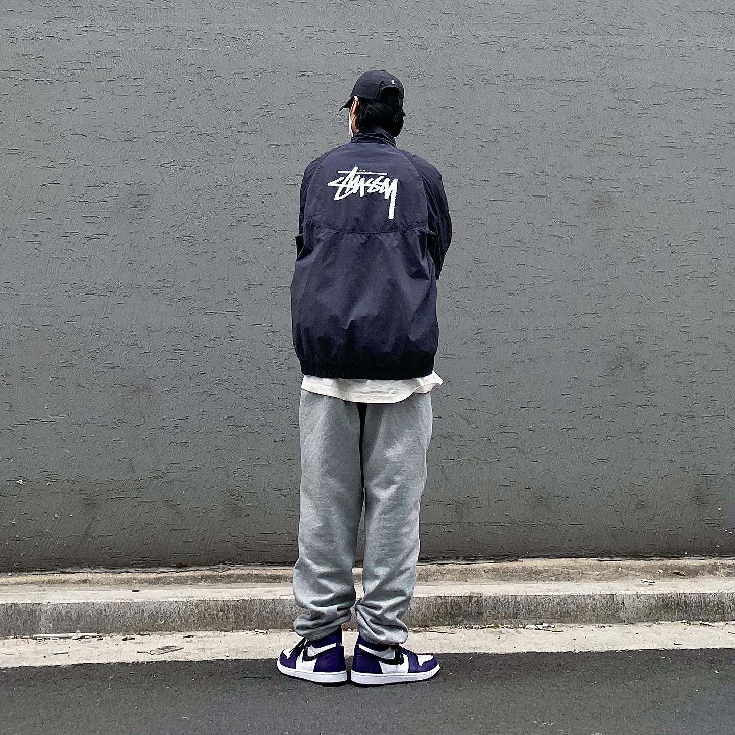 Nike x Stussy Windrunner Jacket Off Noir, Nike x Stussy NRG ZR Fleece Pants Heather Grey - US/EU 착용 스타일 - 1