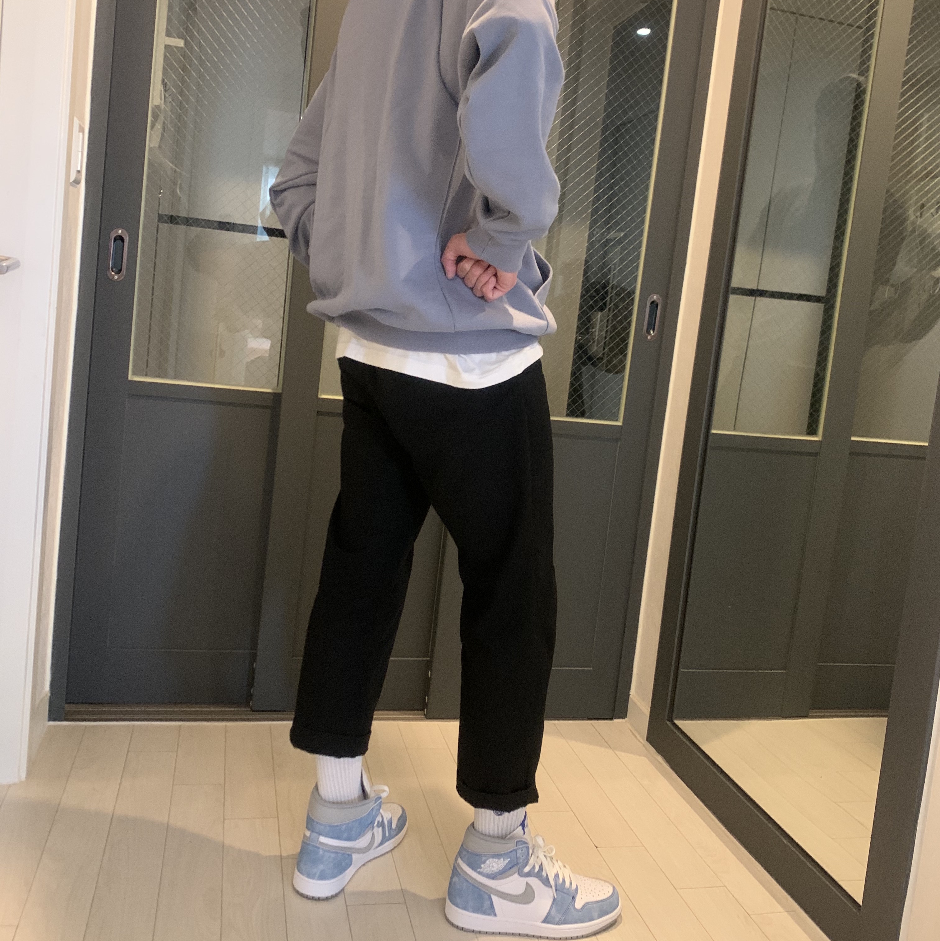 Jordan 1 Retro High OG Hyper Royal 착용 스타일 - 1