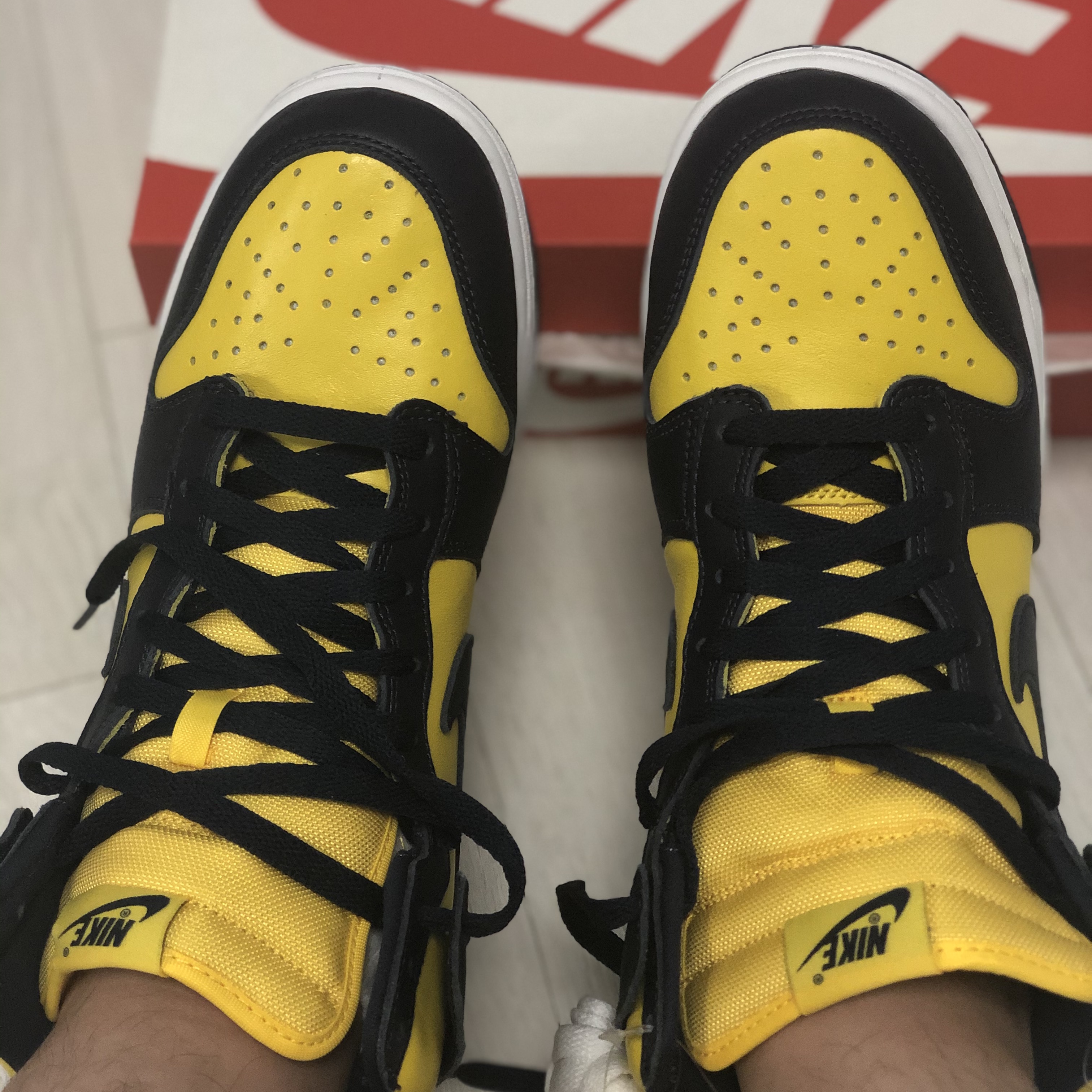 Nike Dunk High SP Maize & Blue 착용 스타일 - 5