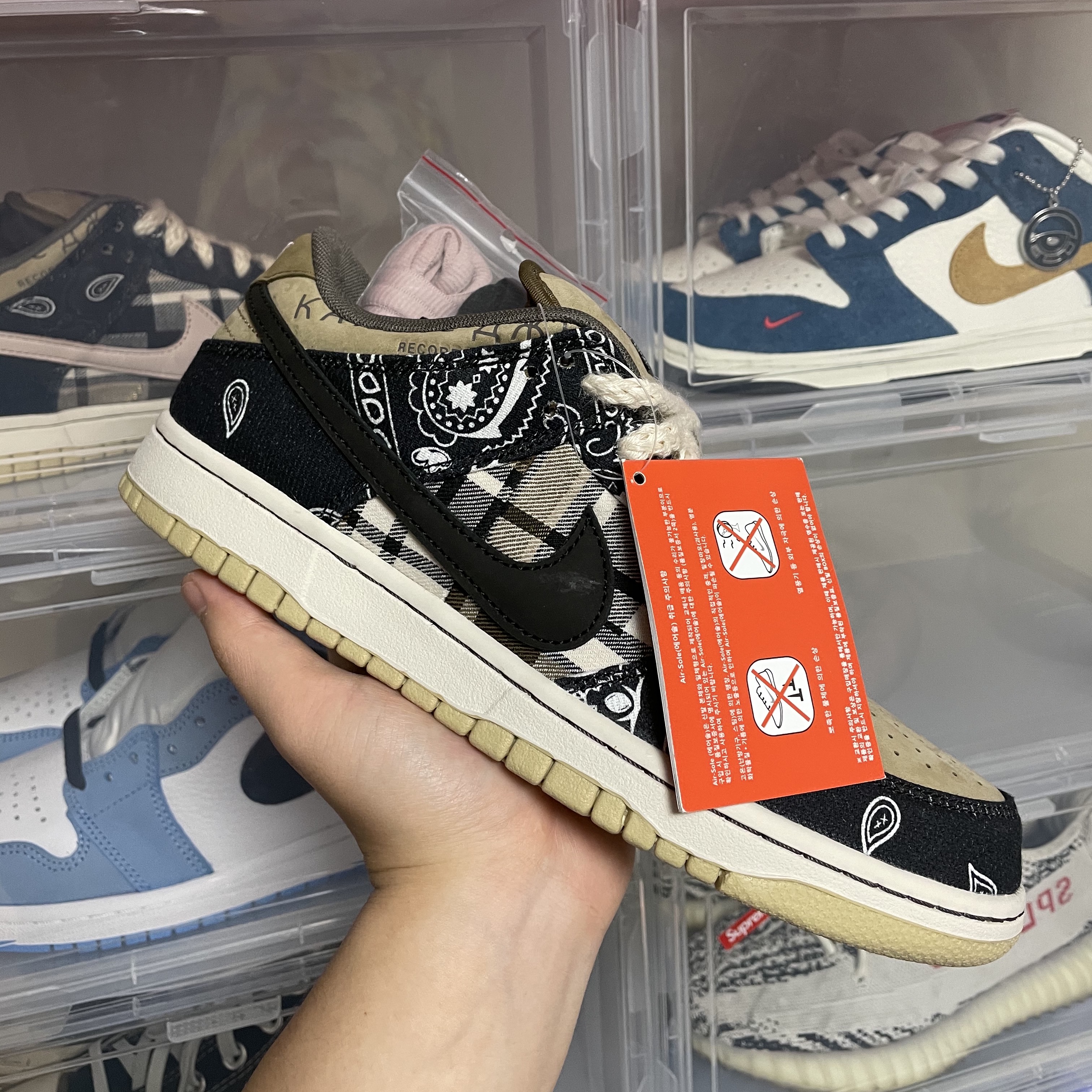 Nike x Travis Scott SB Dunk Low, Nike x Kasina Dunk Low 80's Bus 착용 스타일