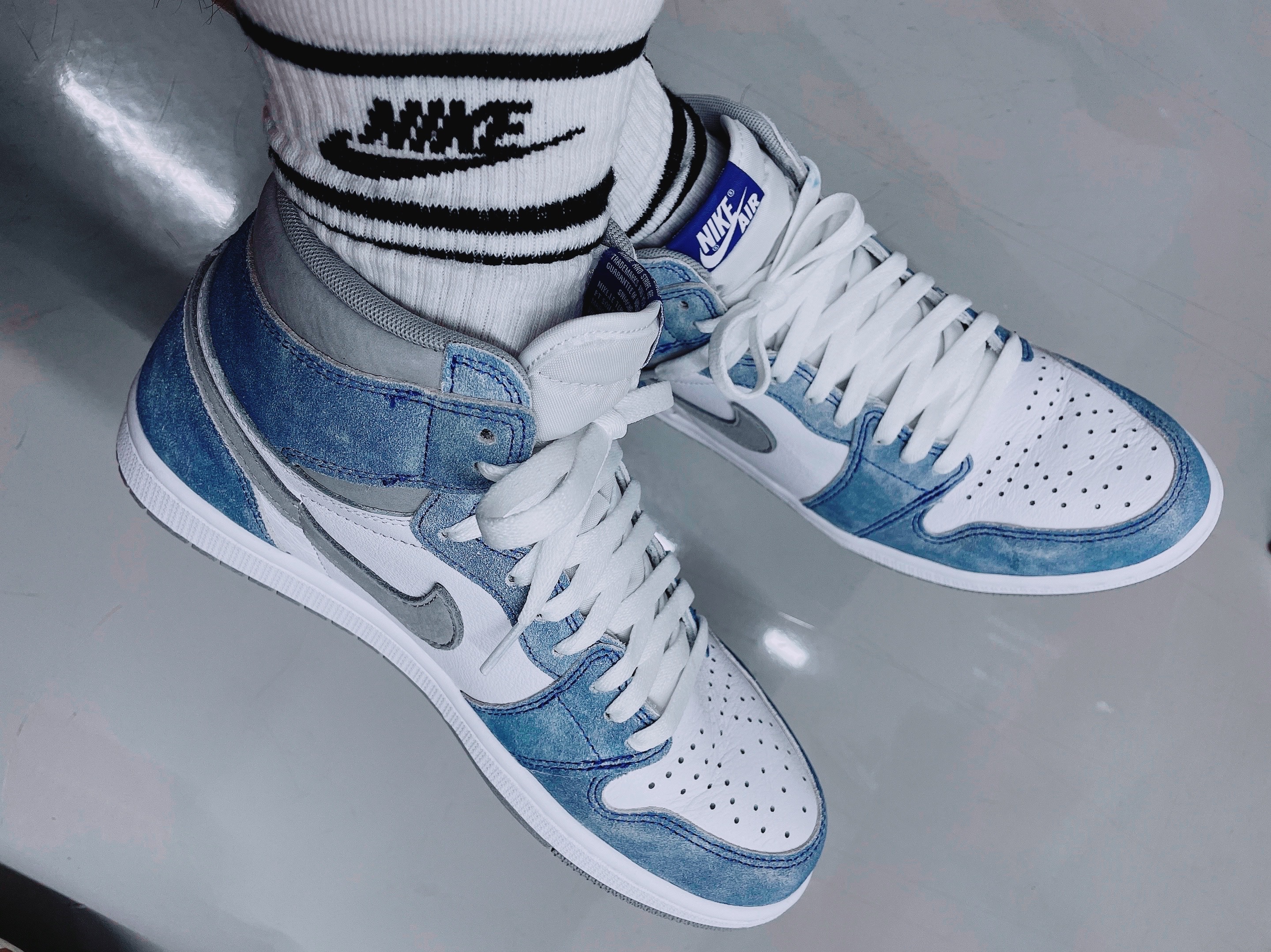 Jordan 1 Retro High OG Hyper Royal 착용 스타일