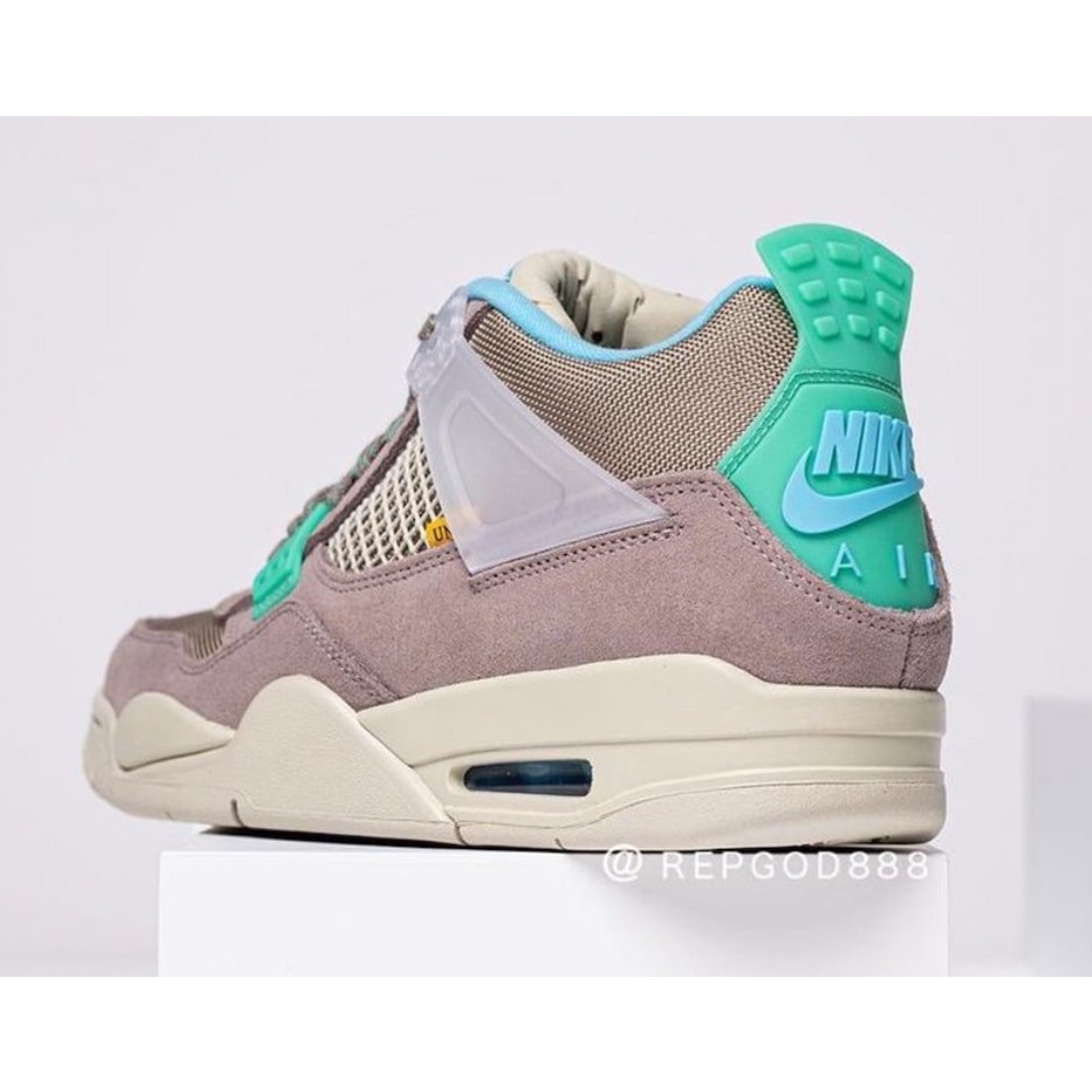 Jordan 4 x Union Retro SP Taupe Haze, Jordan 4 x Union Retro SP Desert Moss 착용 스타일 - 3