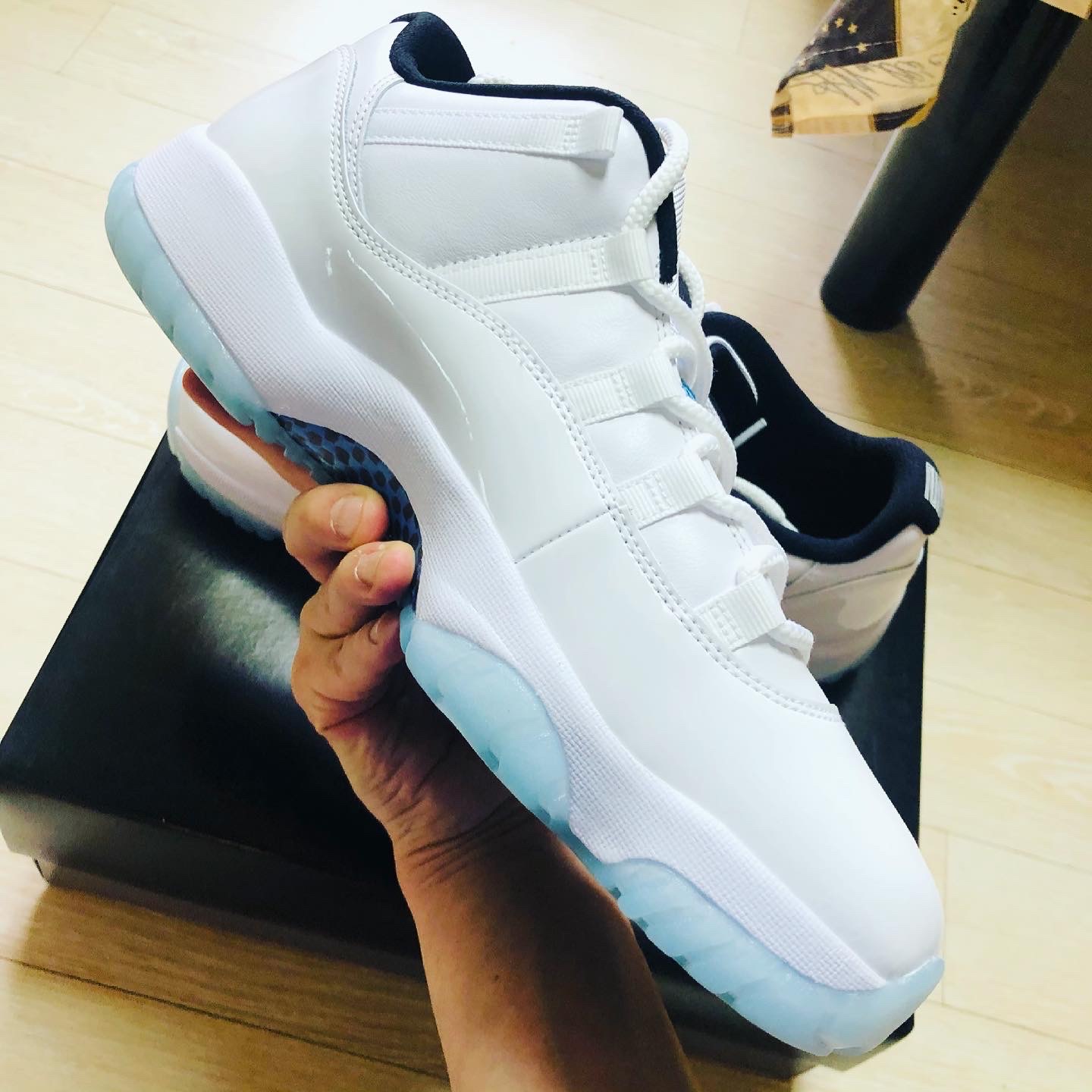Jordan 11 Retro Low Legend Blue 착용 스타일 - 3