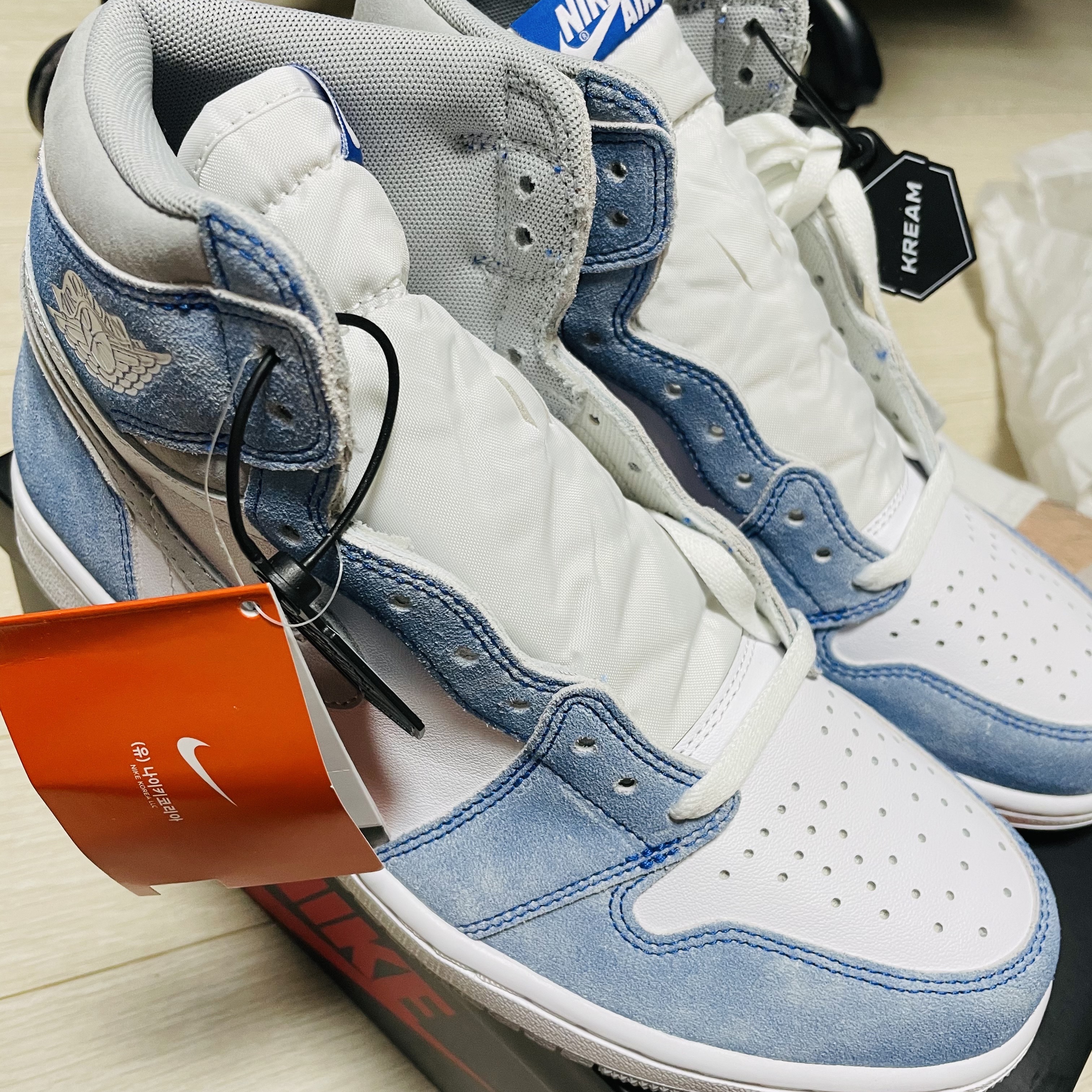 Jordan 1 Retro High OG Hyper Royal 착용 스타일