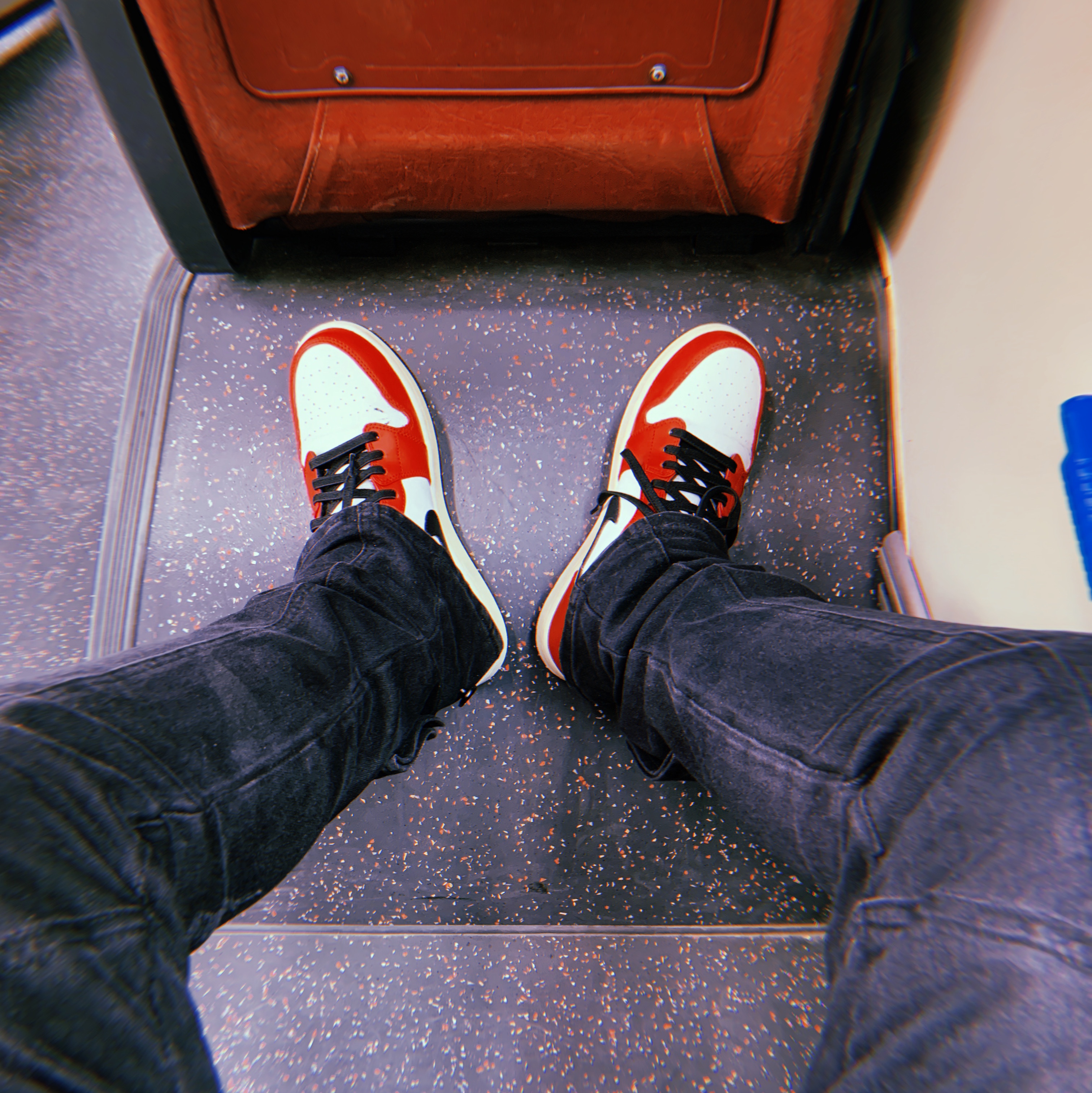 Jordan 1 Mid Chicago Black Toe 착용 스타일 - 2