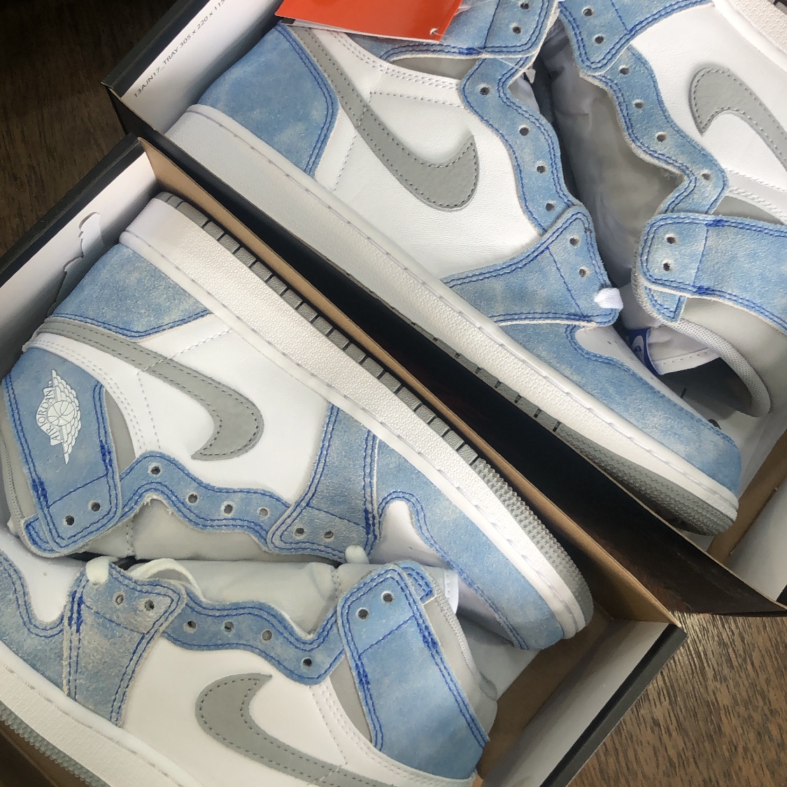 Jordan 1 Retro High OG Hyper Royal 착용 스타일