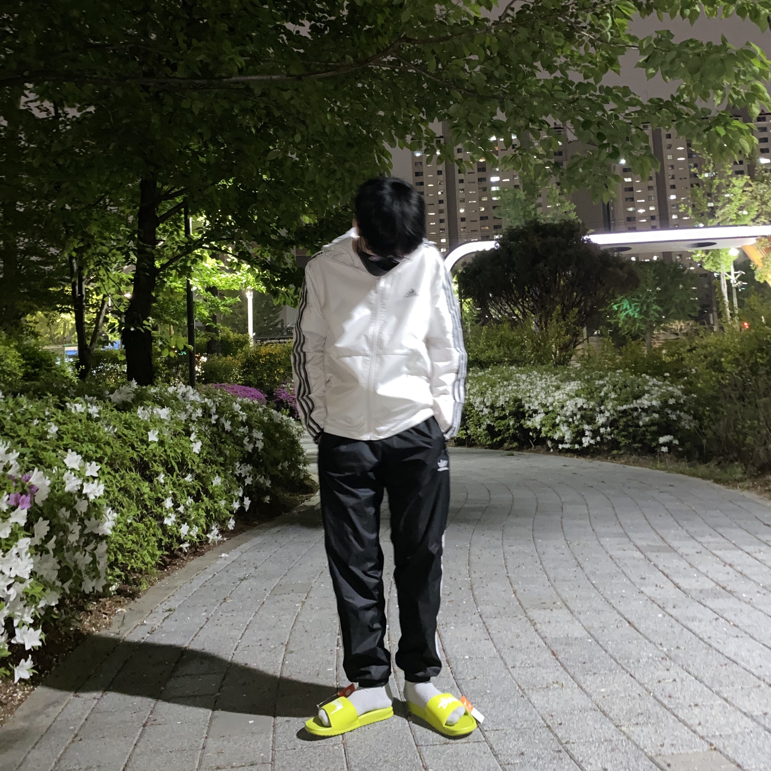Nike x Stussy Benassi Slide Volt 착용 스타일