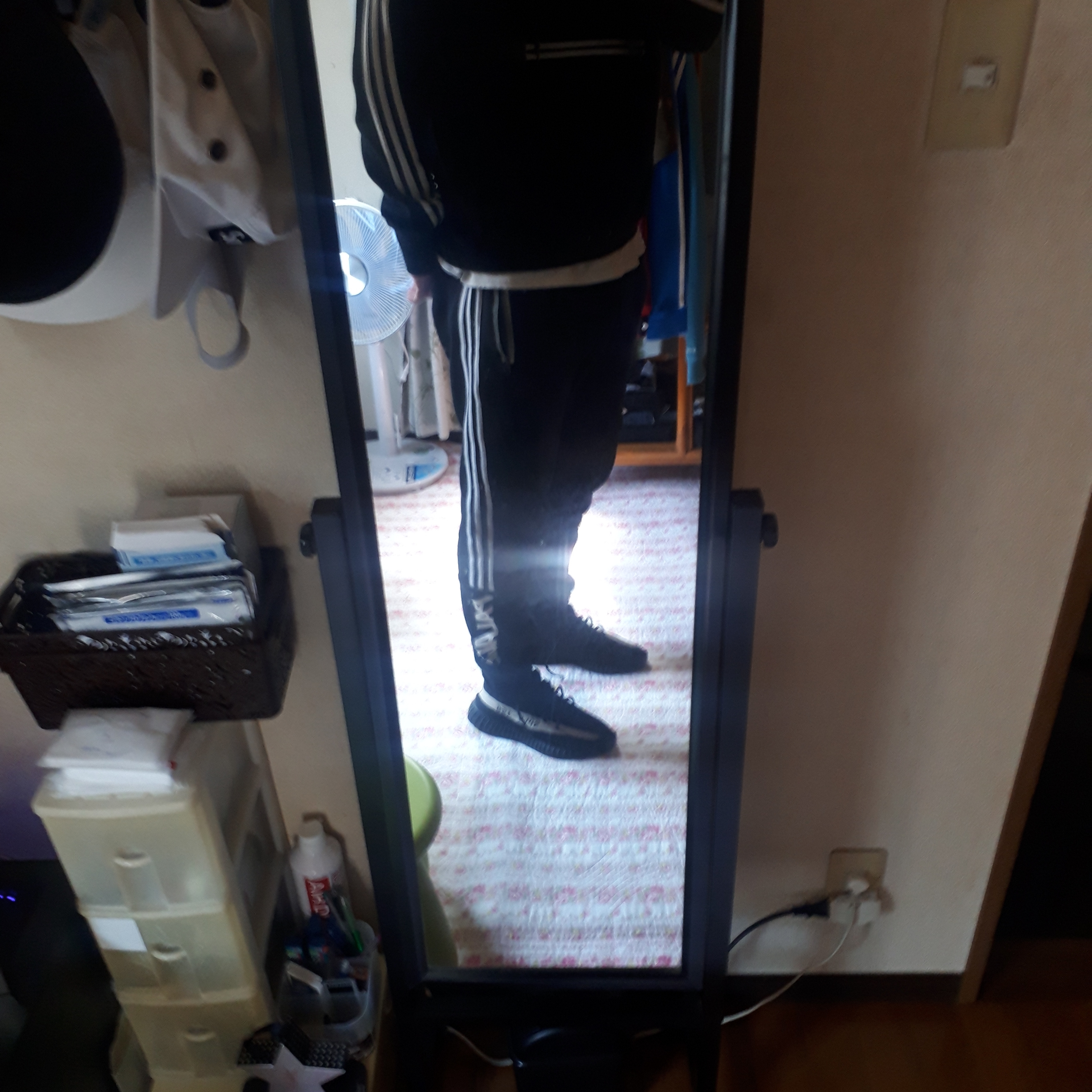 Adidas Yeezy Boost 350 V2 Core Black White 2016, Nike Air More Uptempo Olympic 2020 착용 스타일 - 1
