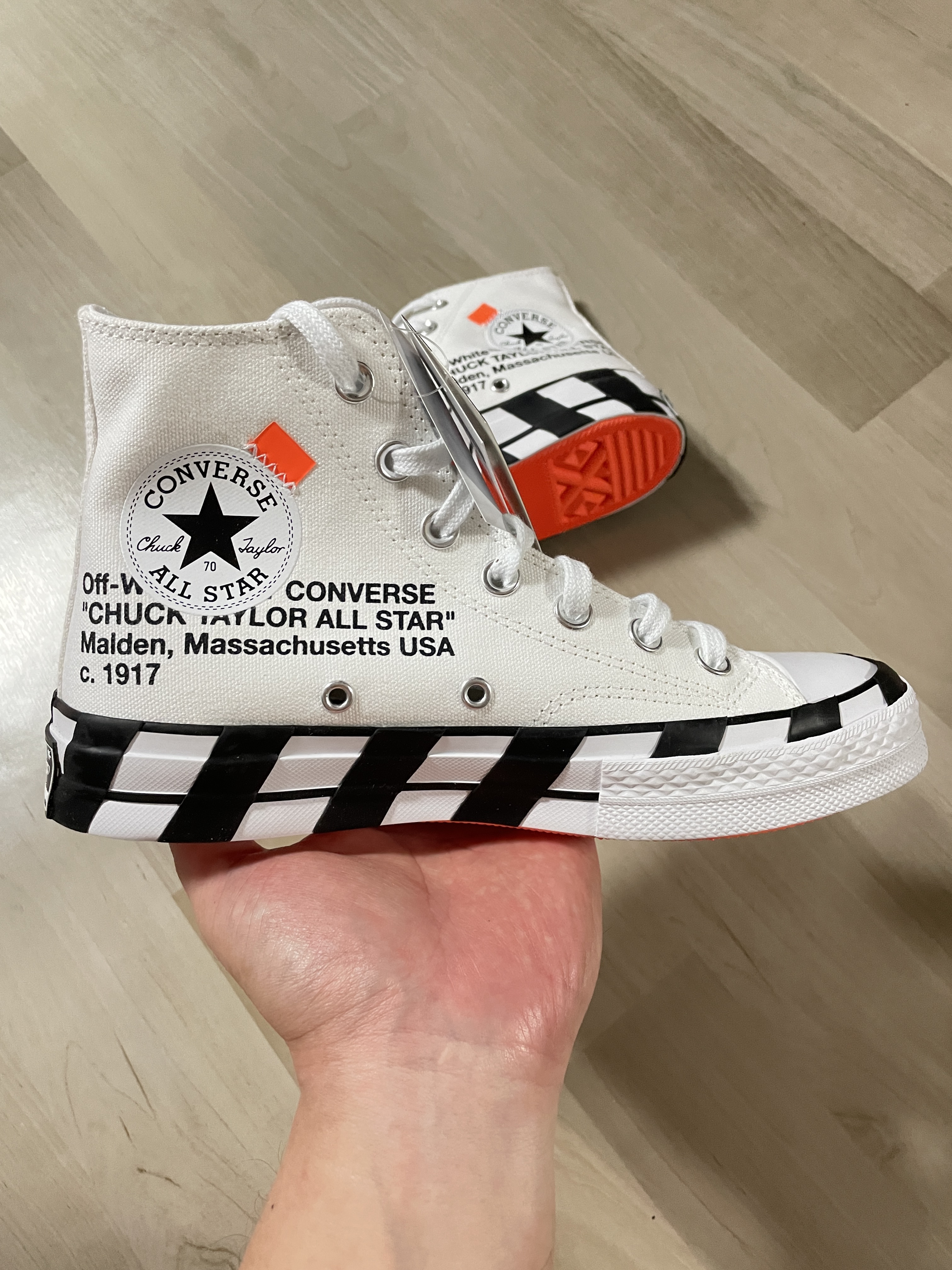 Converse x Off-White Chuck 70 High V2 2021 착용 스타일 - 2
