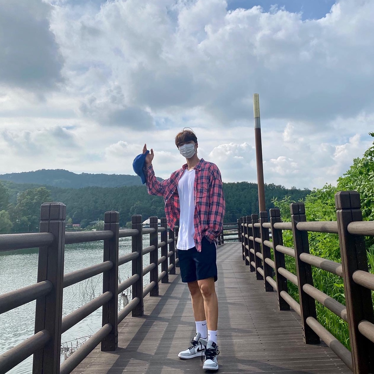 Jordan 1 Mid Light Smoke Grey 착용 스타일