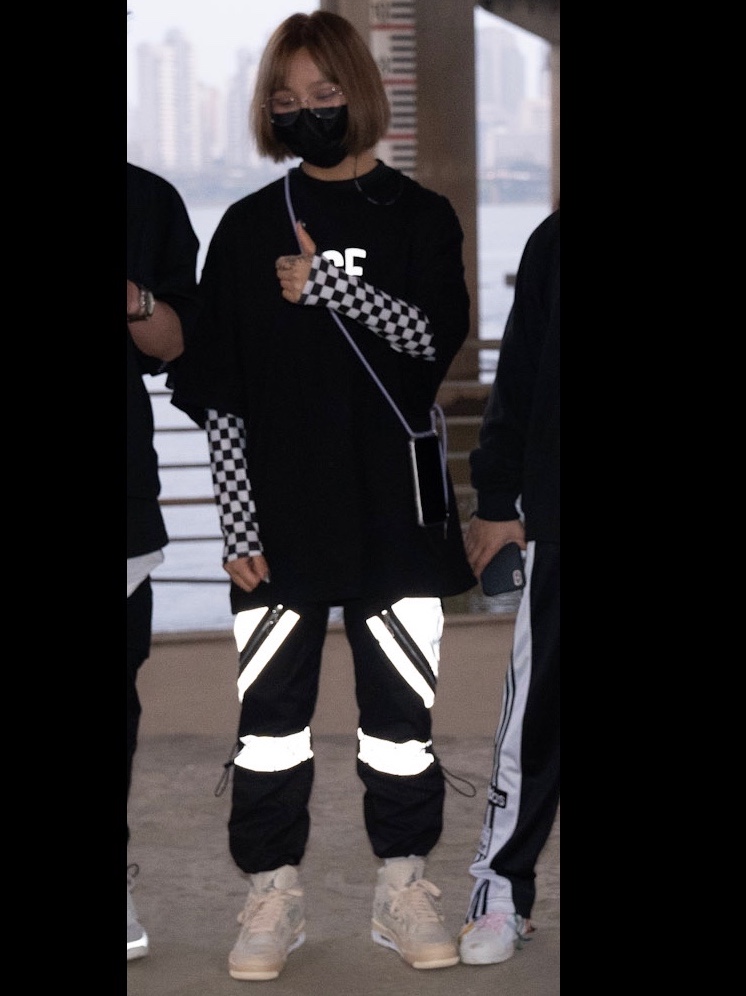 (W) Jordan 4 x Off-White Retro SP Sail 착용 스타일