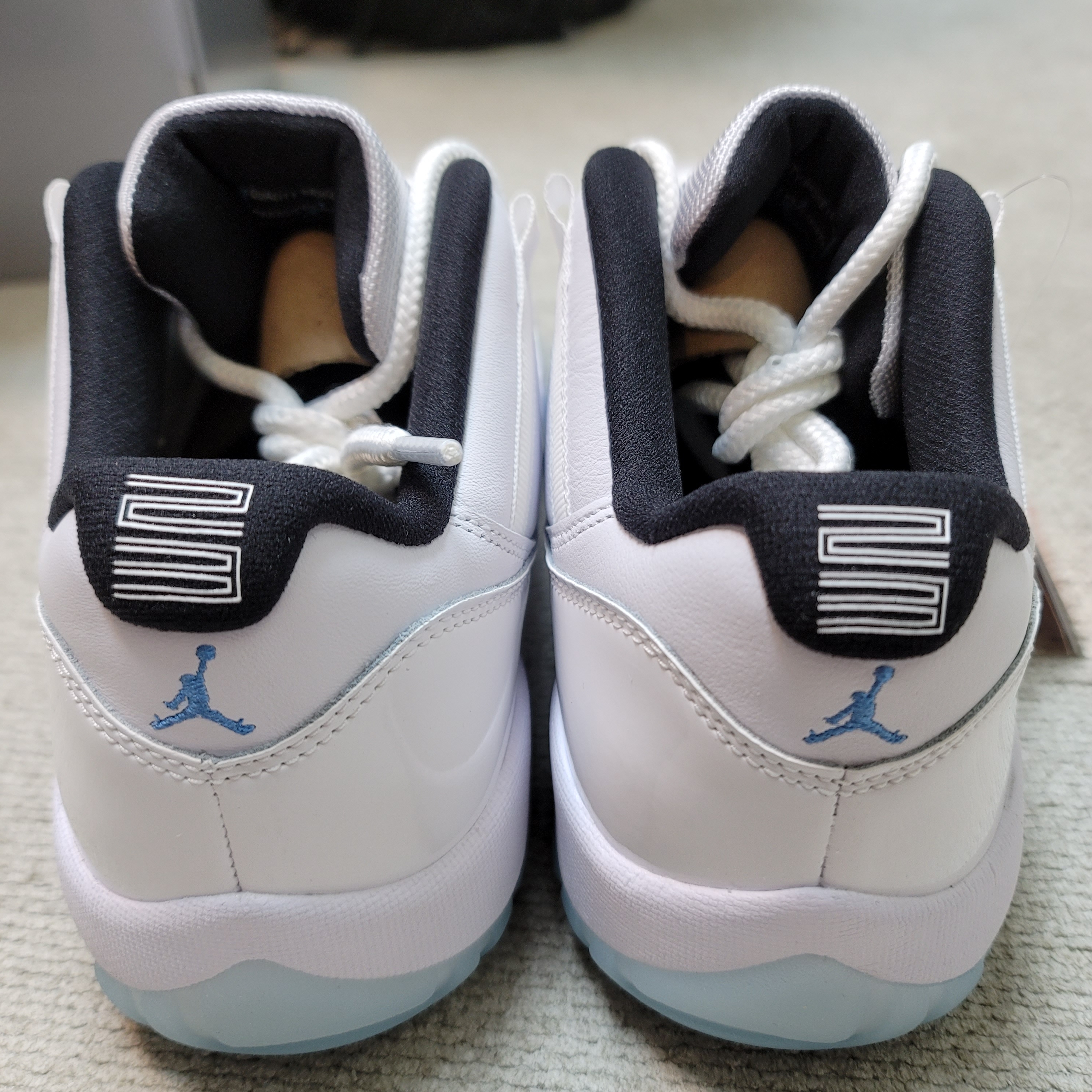 Jordan 11 Retro Low Legend Blue 착용 스타일 - 4
