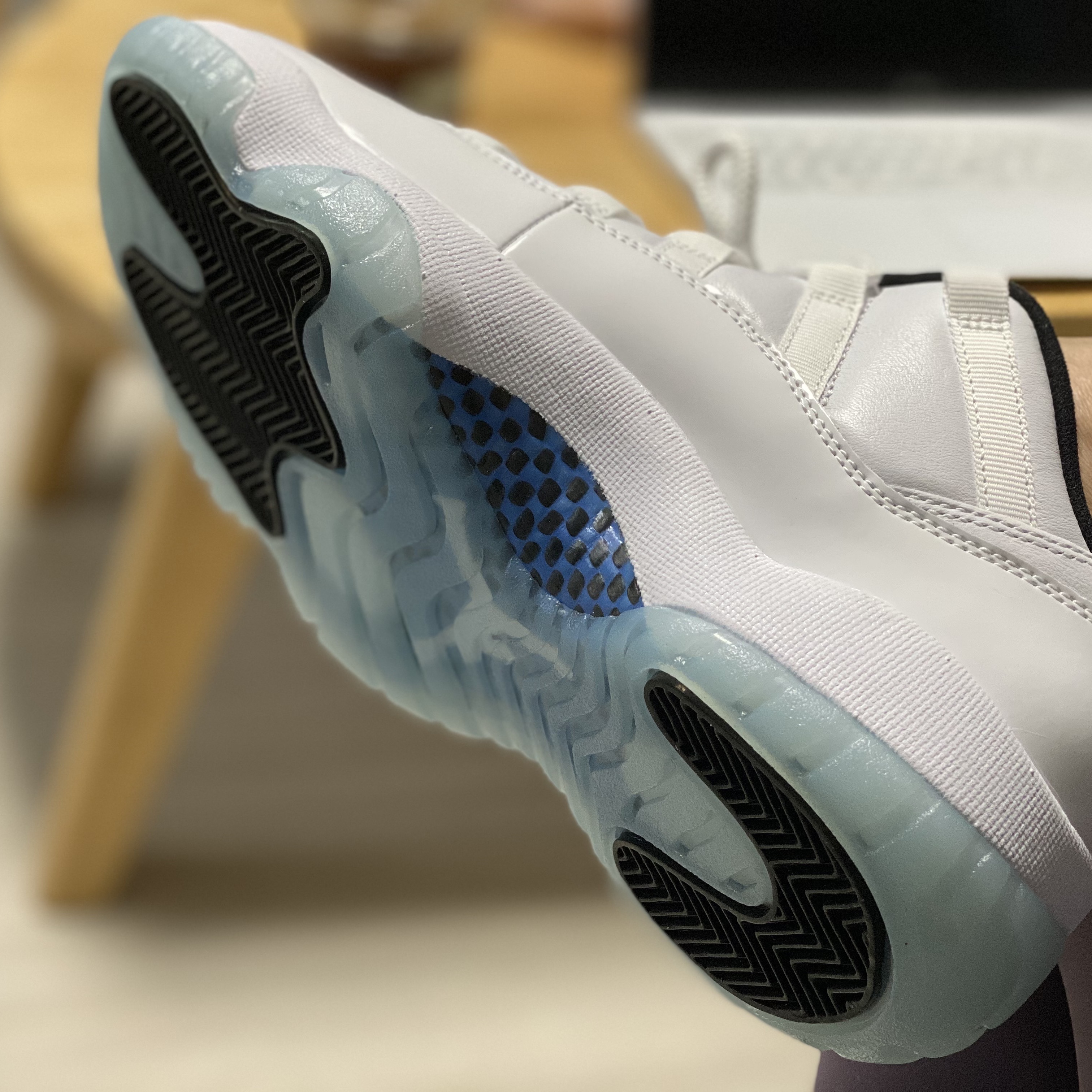 Jordan 11 Retro Low Legend Blue 착용 스타일 - 4