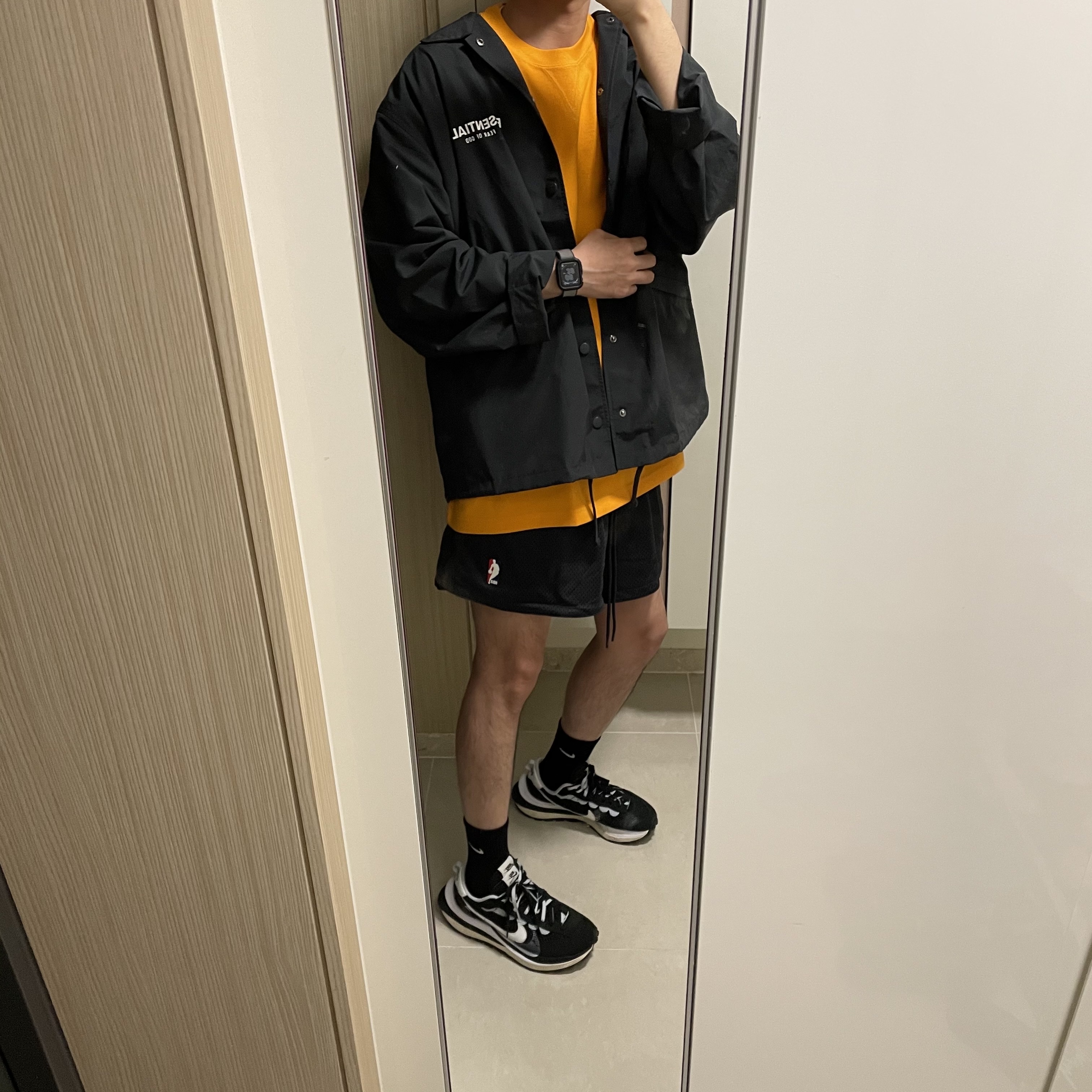 Essentials Coach Jacket Dark Slate/Stretch Limo/Black - 20FW, Nike x Kim Jones Oversized T-Shirt Circuit Orange - US/EU 착용 스타일 - 1