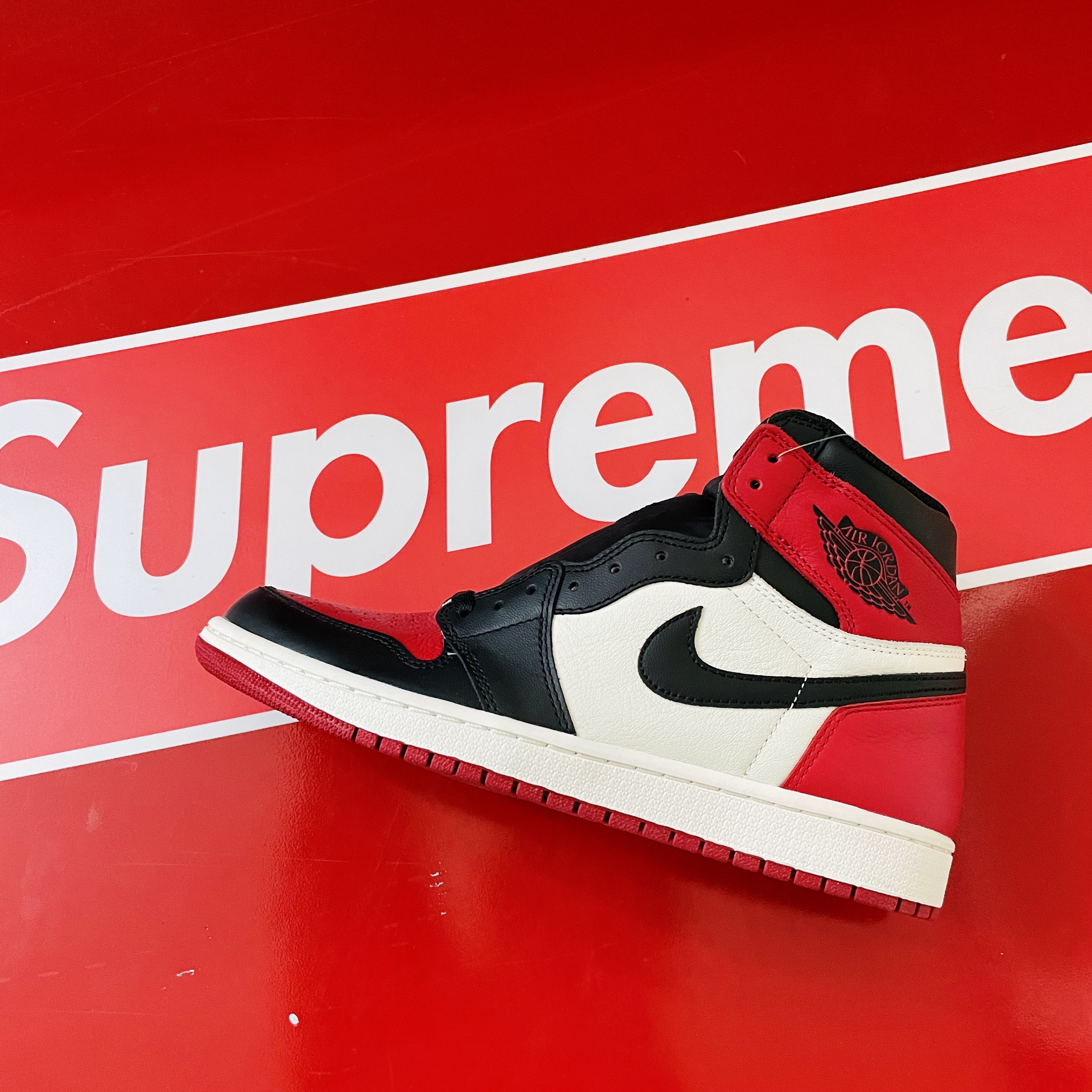 Jordan 1 Retro High OG Bred Toe 착용 스타일 - 1