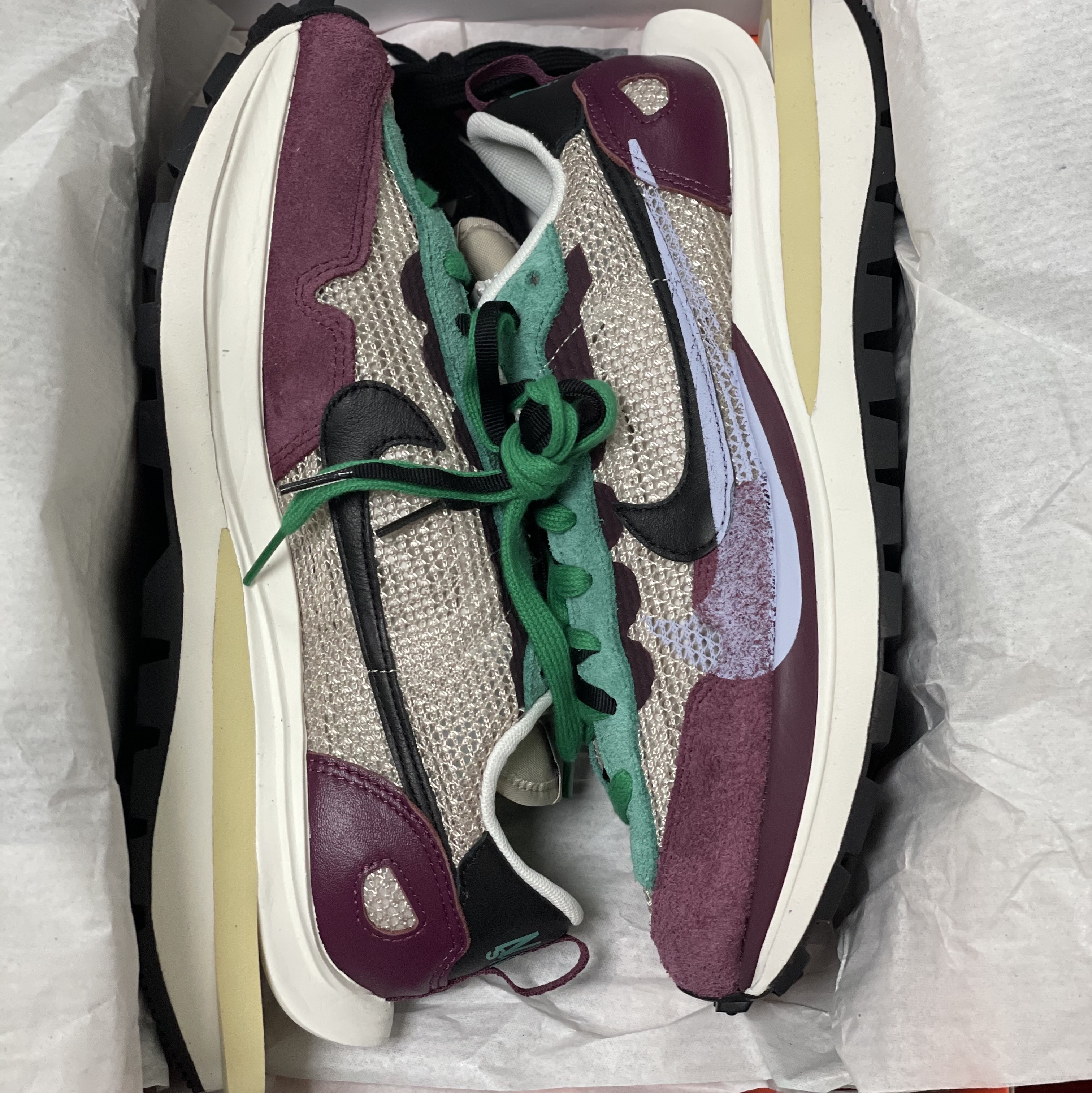 Nike x Sacai VaporWaffle String & Black Villain Red 착용 스타일 - 2