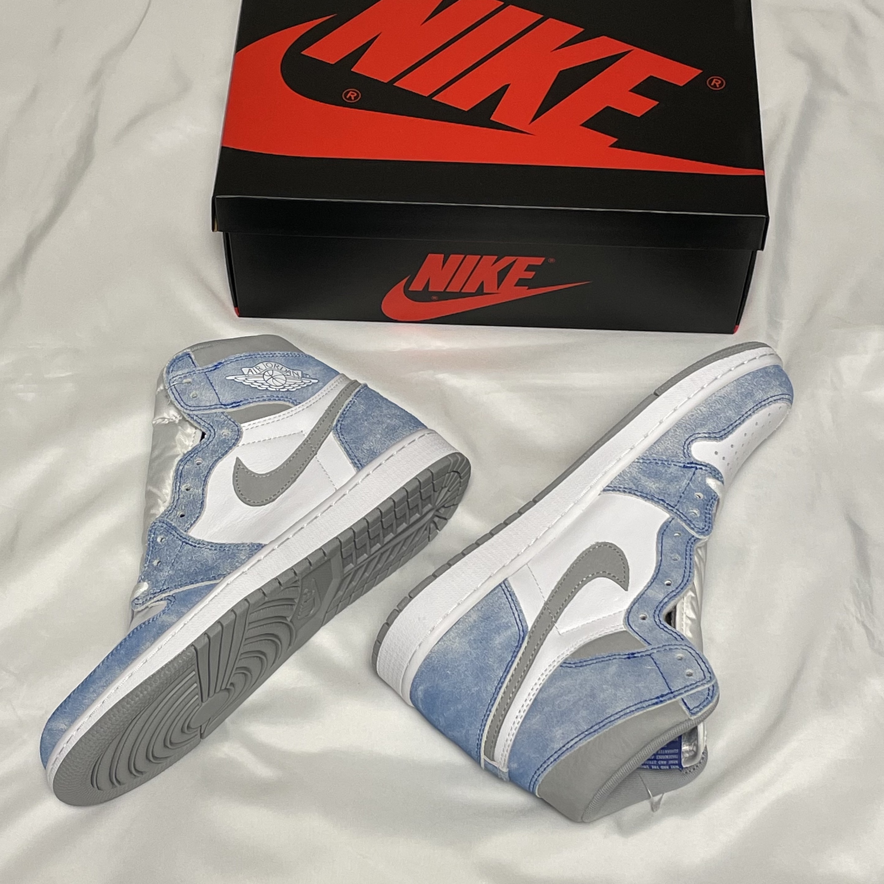 Jordan 1 Retro High OG Hyper Royal 착용 스타일