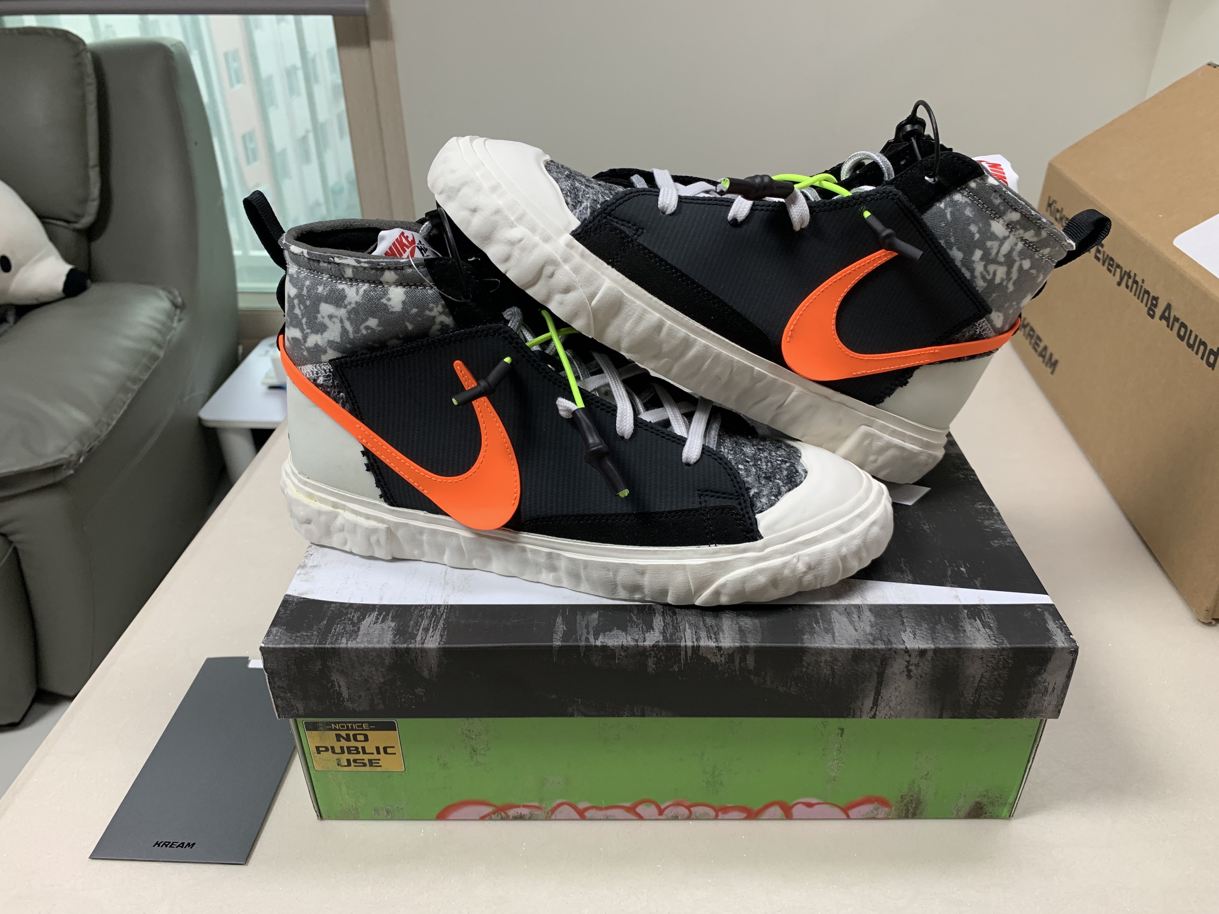Nike x Readymade Blazer Mid Black 착용 스타일 - 1