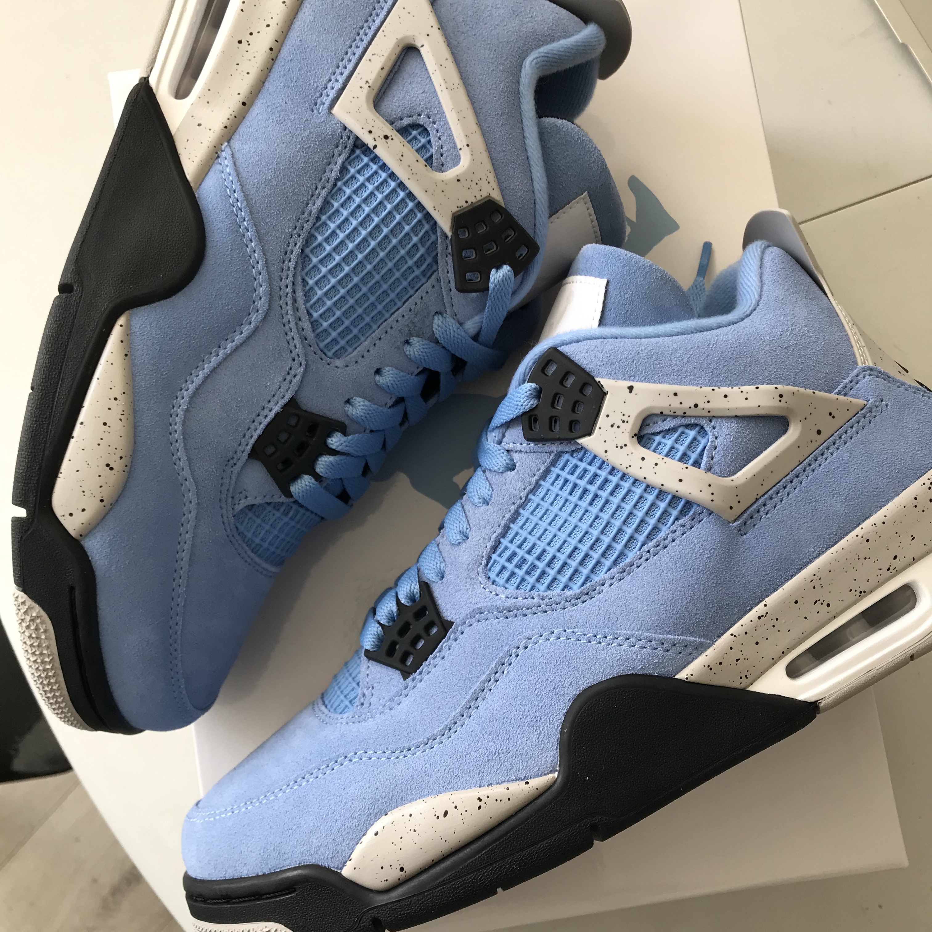 Jordan 4 Retro University Blue 착용 스타일 - 2