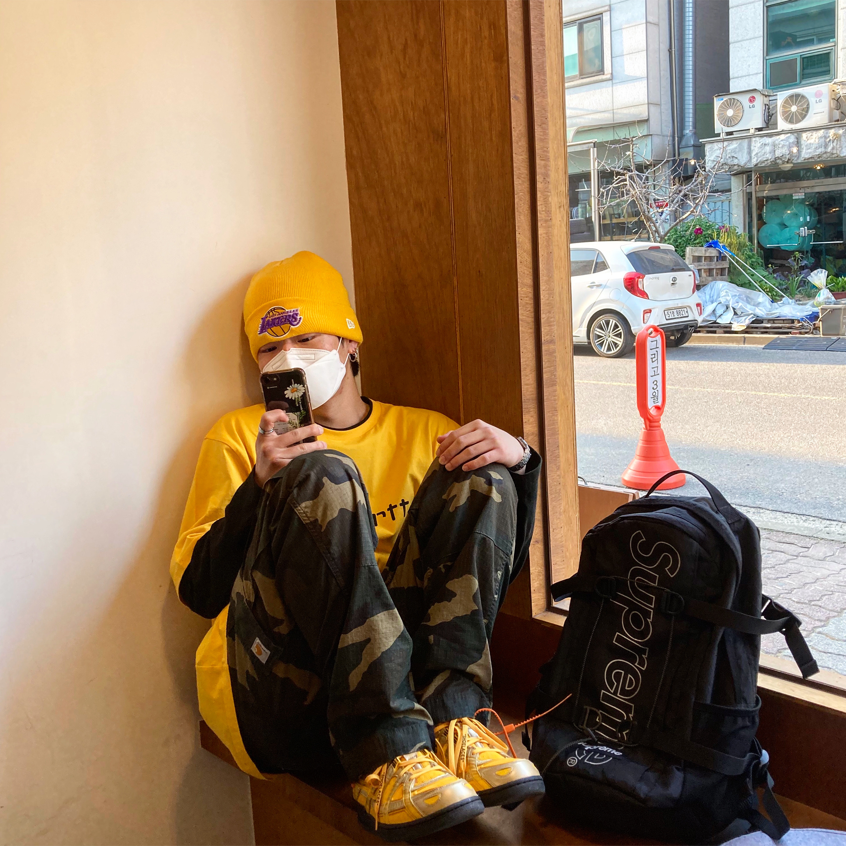 Supreme Backpack Black - 18FW, Nike x Off-White Air Rubber Dunk University Gold 착용 스타일