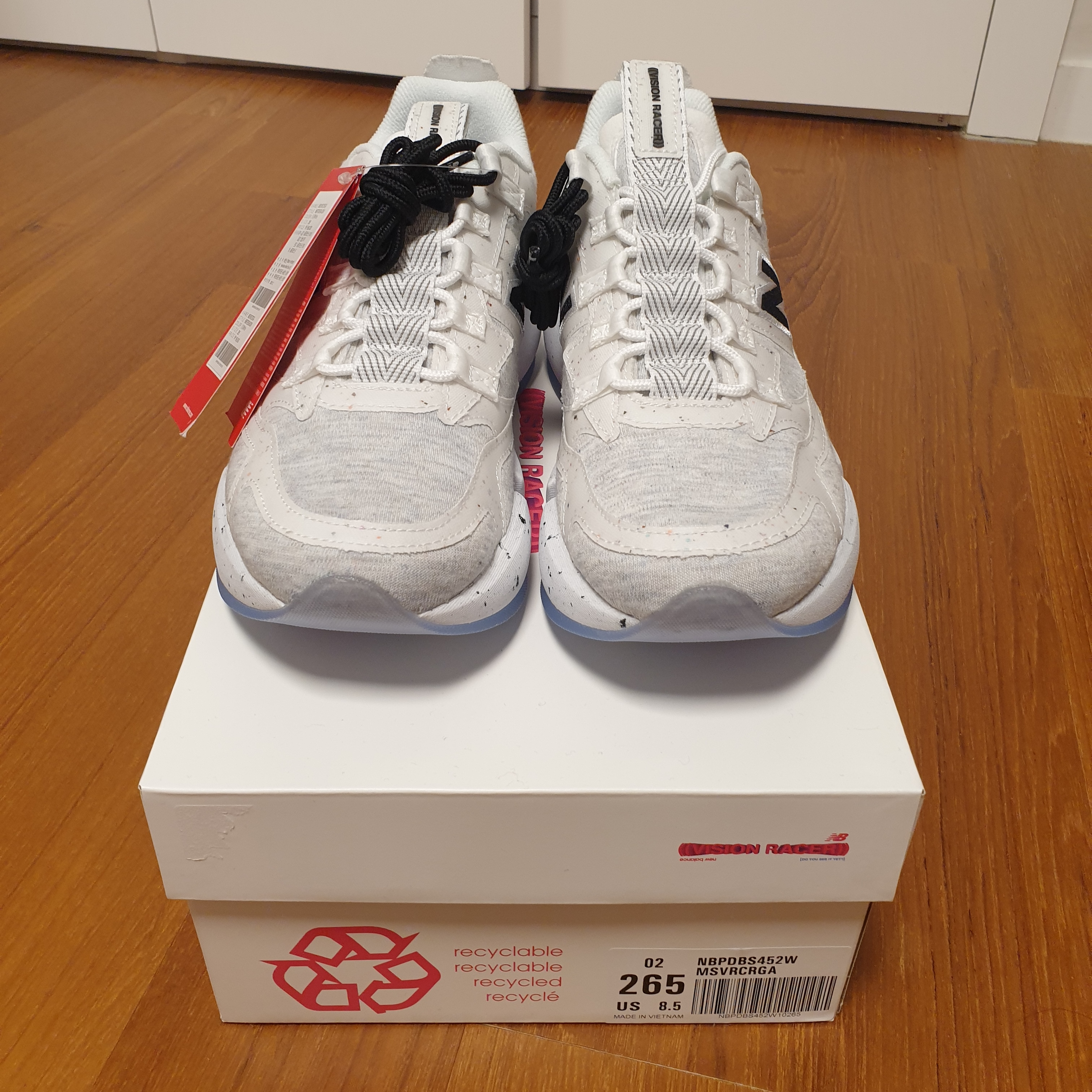 New Balance x Jaden Smith Vision Racer Natural 착용 스타일 - 2