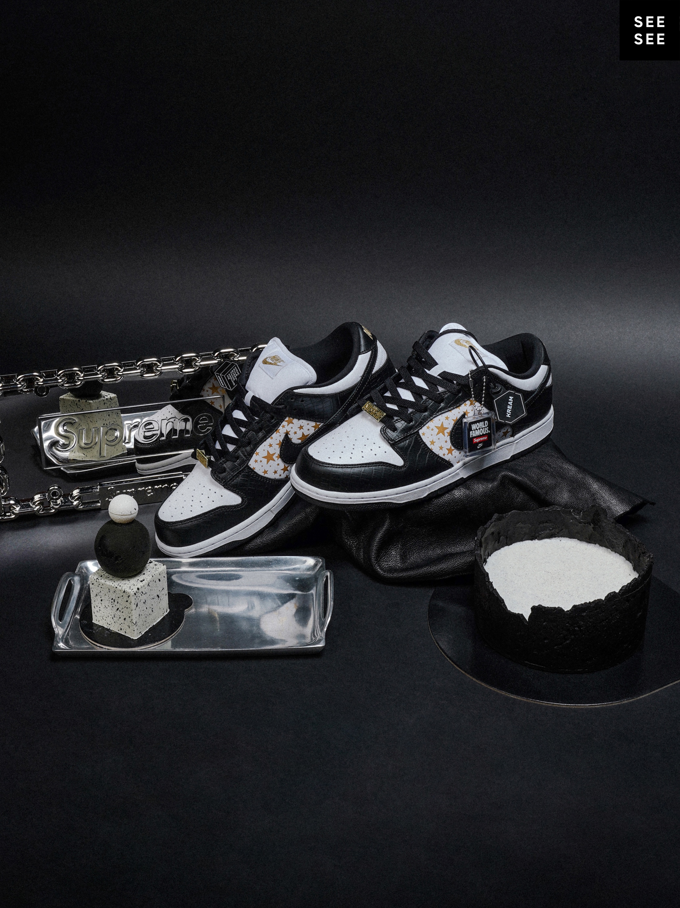 Nike x Supreme SB Dunk Low Black 착용 스타일 - 1