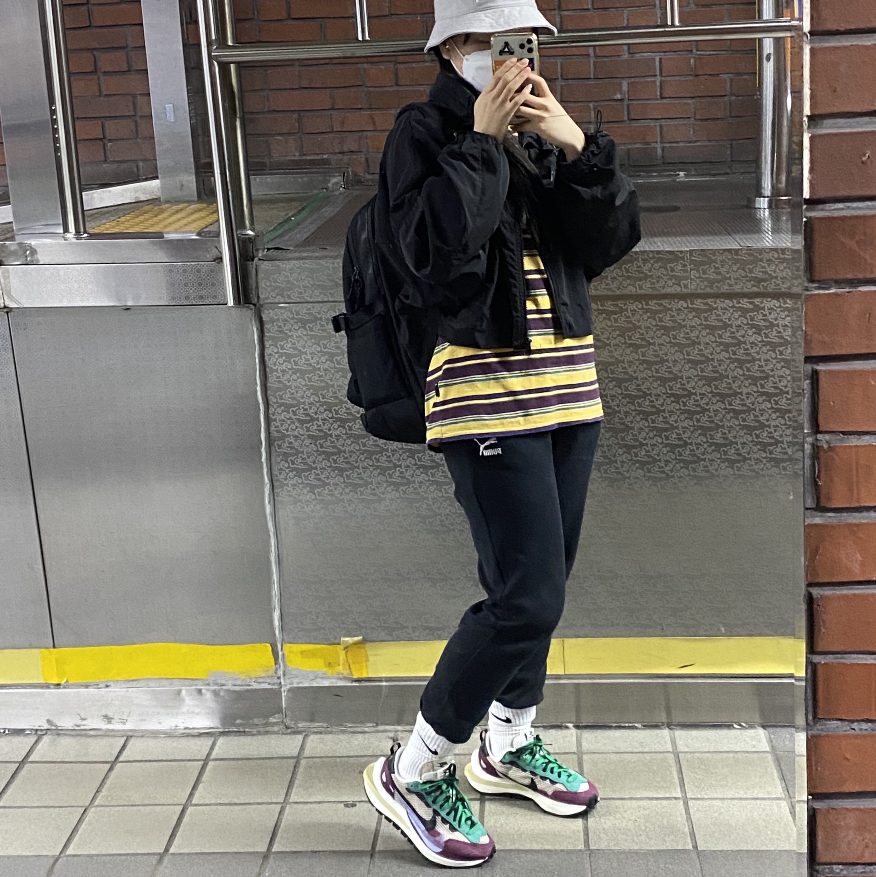 Nike x Sacai VaporWaffle String & Black Villain Red 착용 스타일