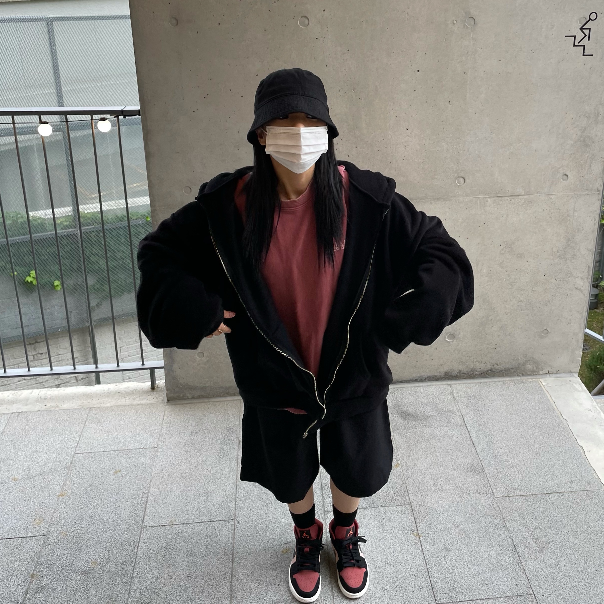 (W) Jordan 1 Mid Burgundy Dusty Pink 착용 스타일 - 2