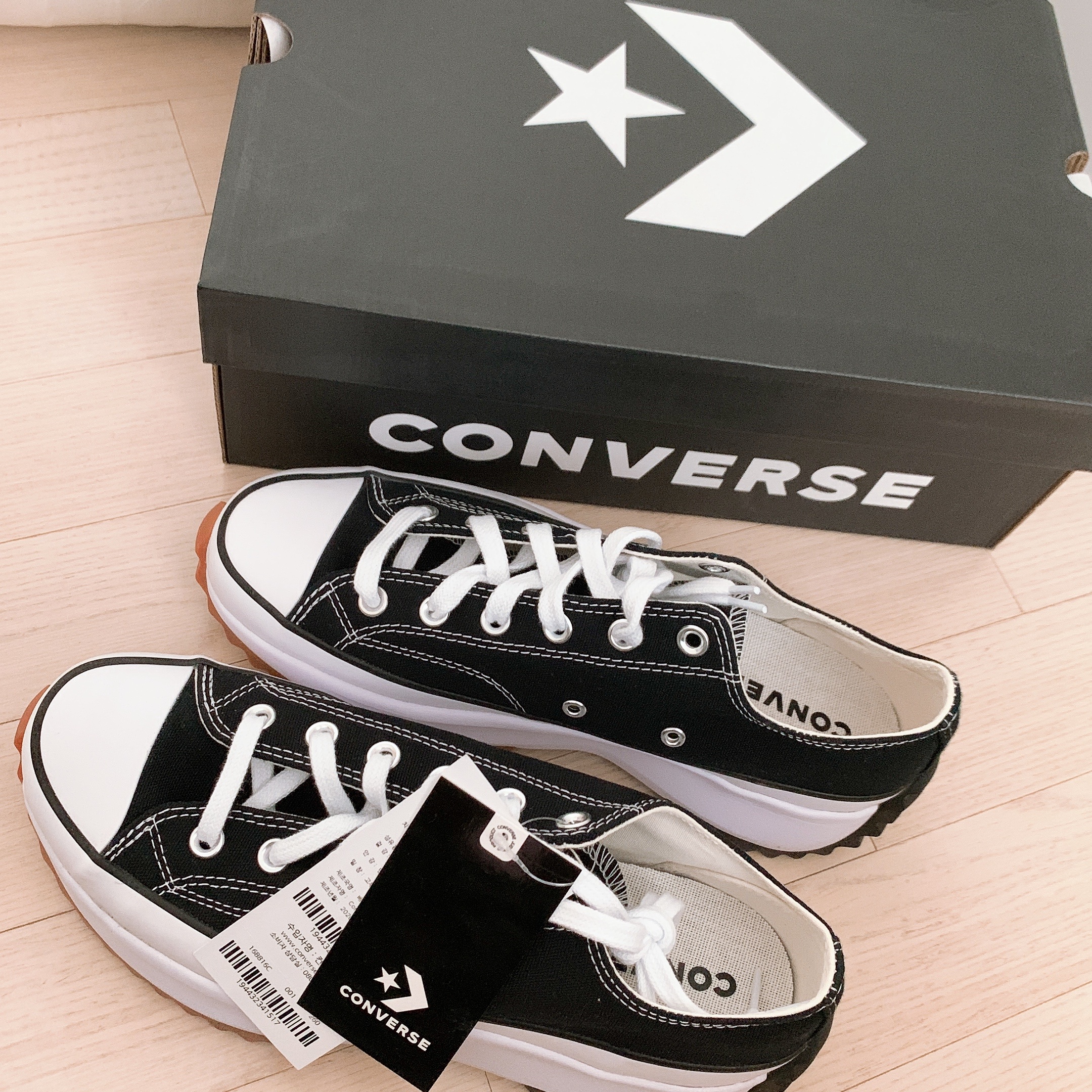 Converse Run Star Hike Hi Black White Gum, Converse Run Star Hike Low Black 착용 스타일 - 2