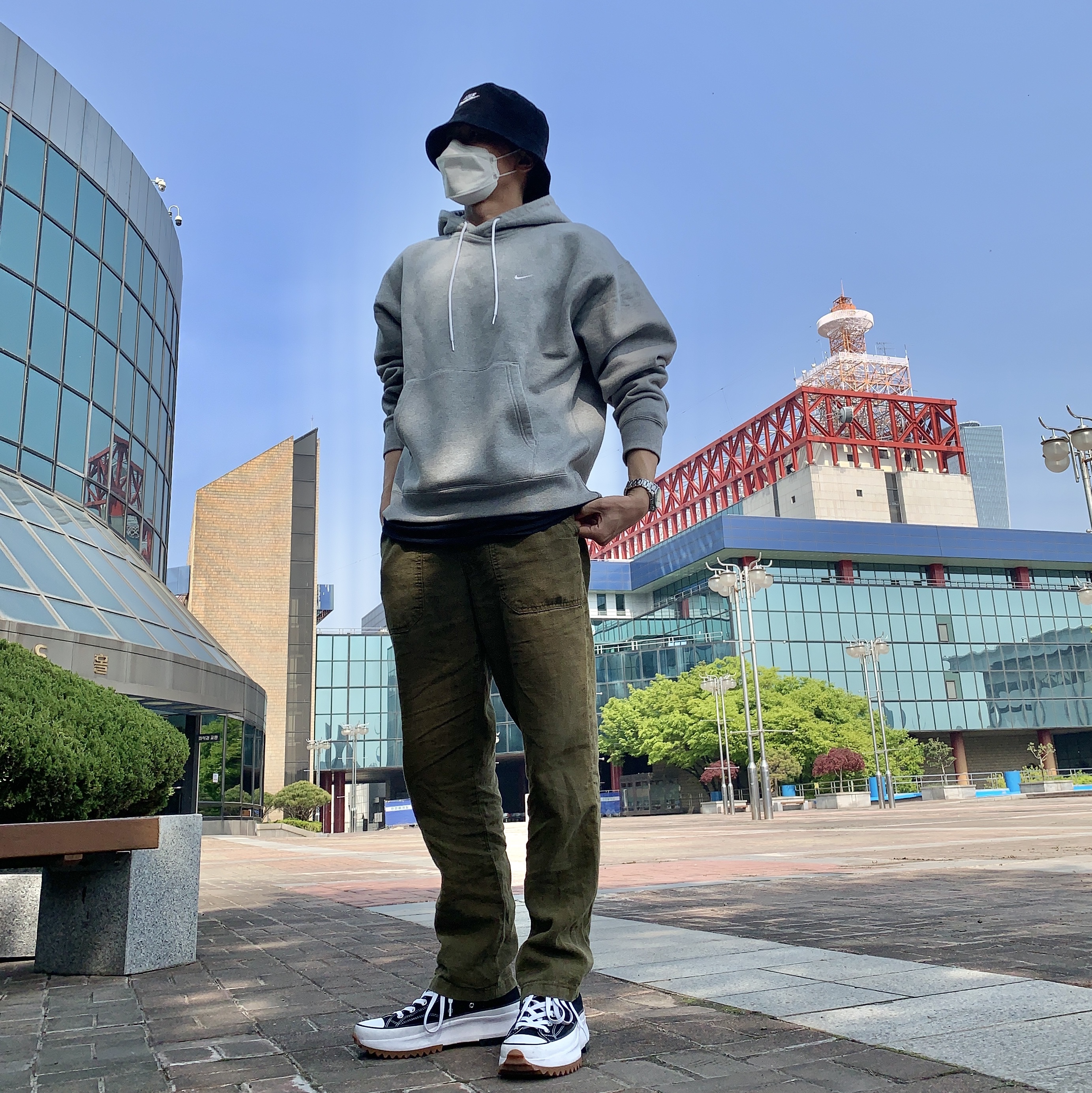 Converse Run Star Hike Hi Black White Gum 착용 스타일