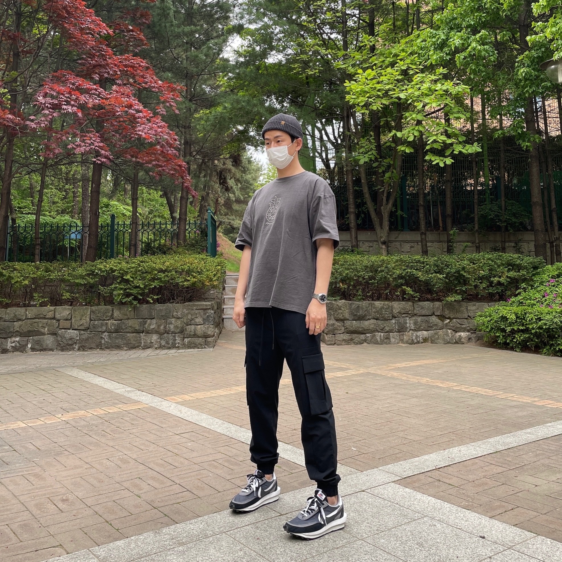 Nike x Sacai LDWaffle Black 착용 스타일 - 2