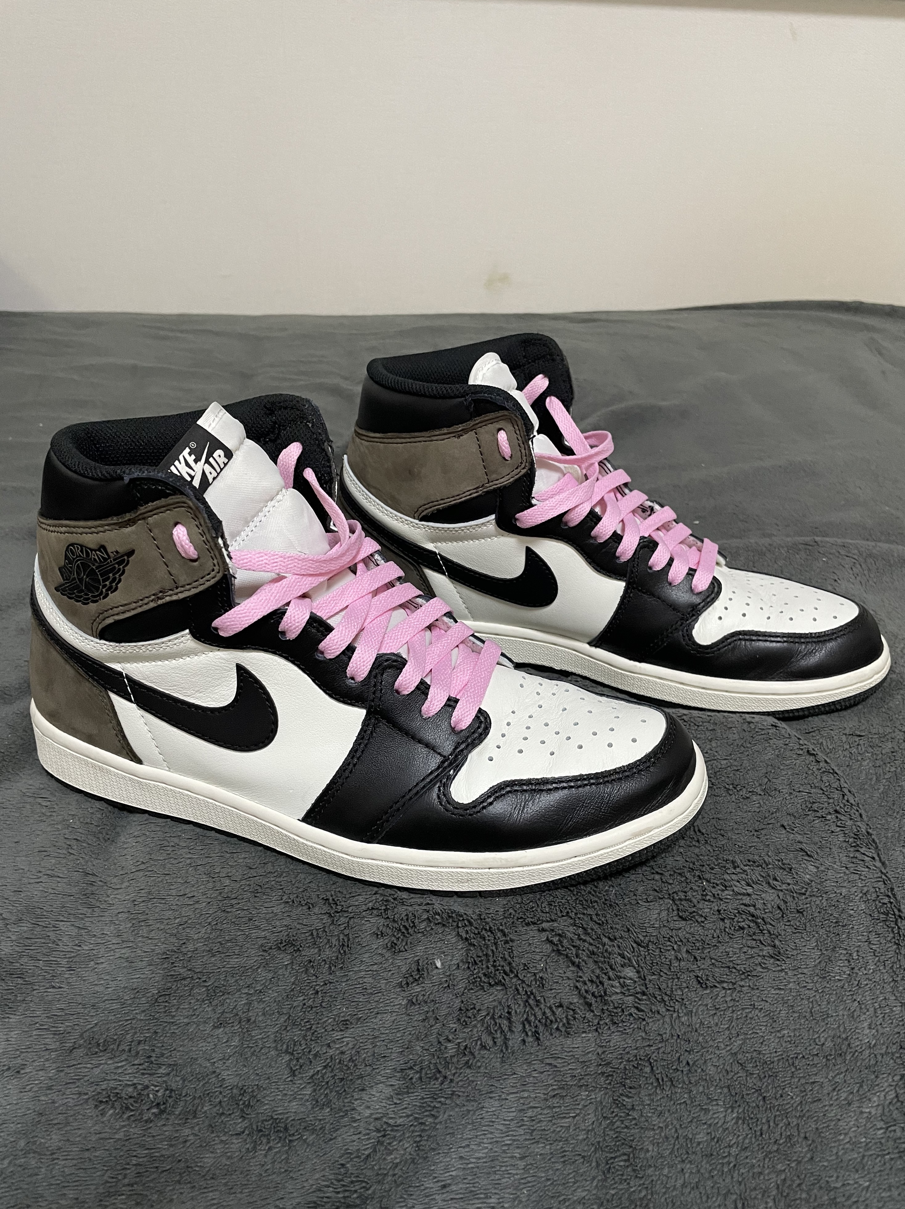 Jordan 1 Retro High OG Black Mocha 착용 스타일 - 4