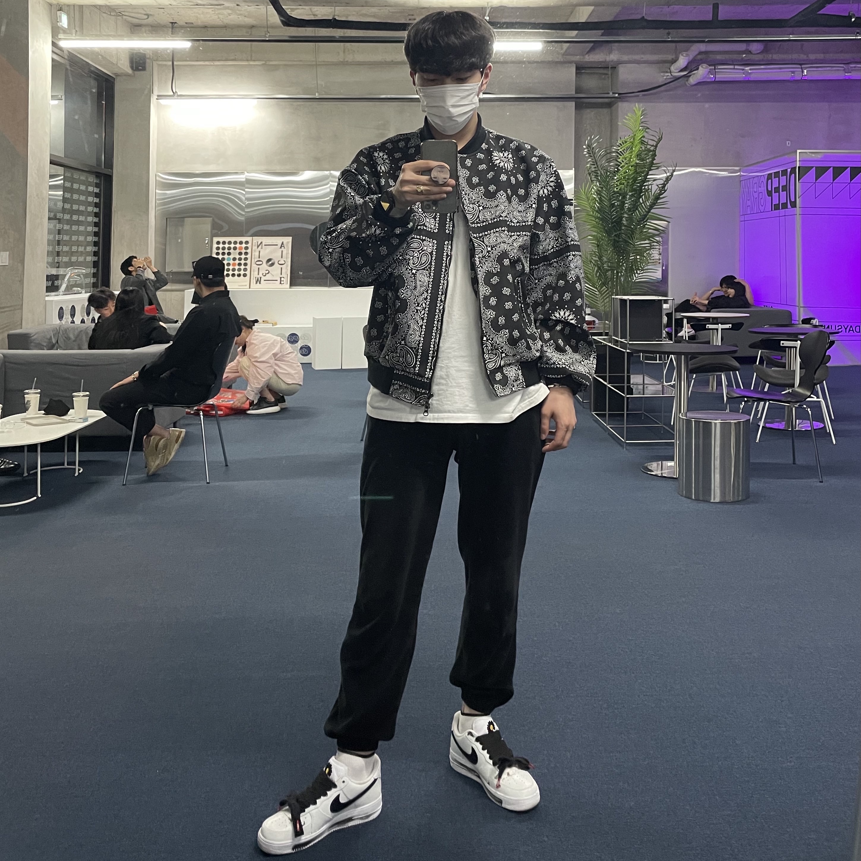 Nike x Peaceminusone Air Force 1 Low Para-Noise 2.0 착용 스타일