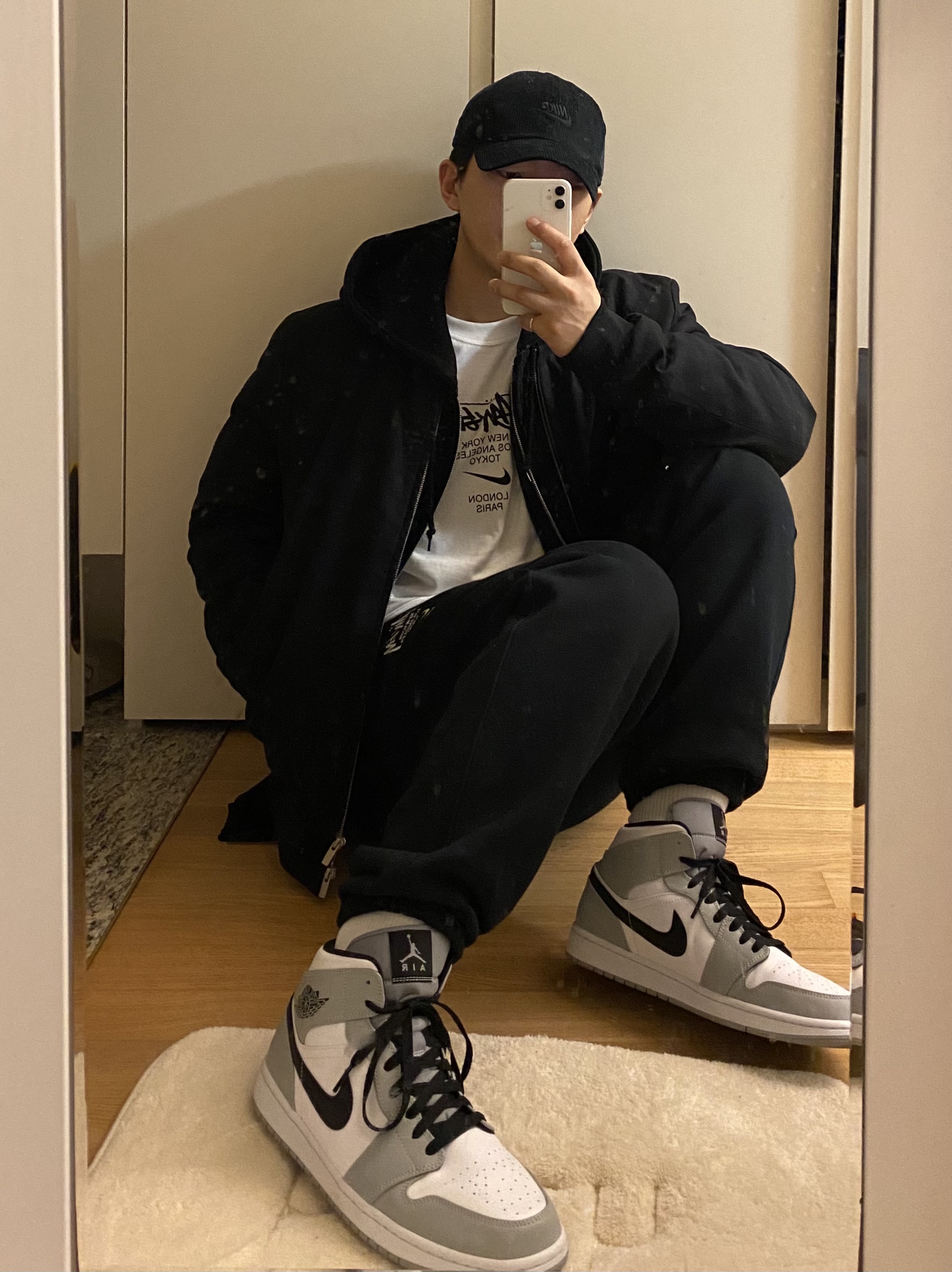 Jordan 1 Mid Light Smoke Grey, Nike x Stussy NRG ZR Fleece Pants Black - US/EU 착용 스타일 - 1