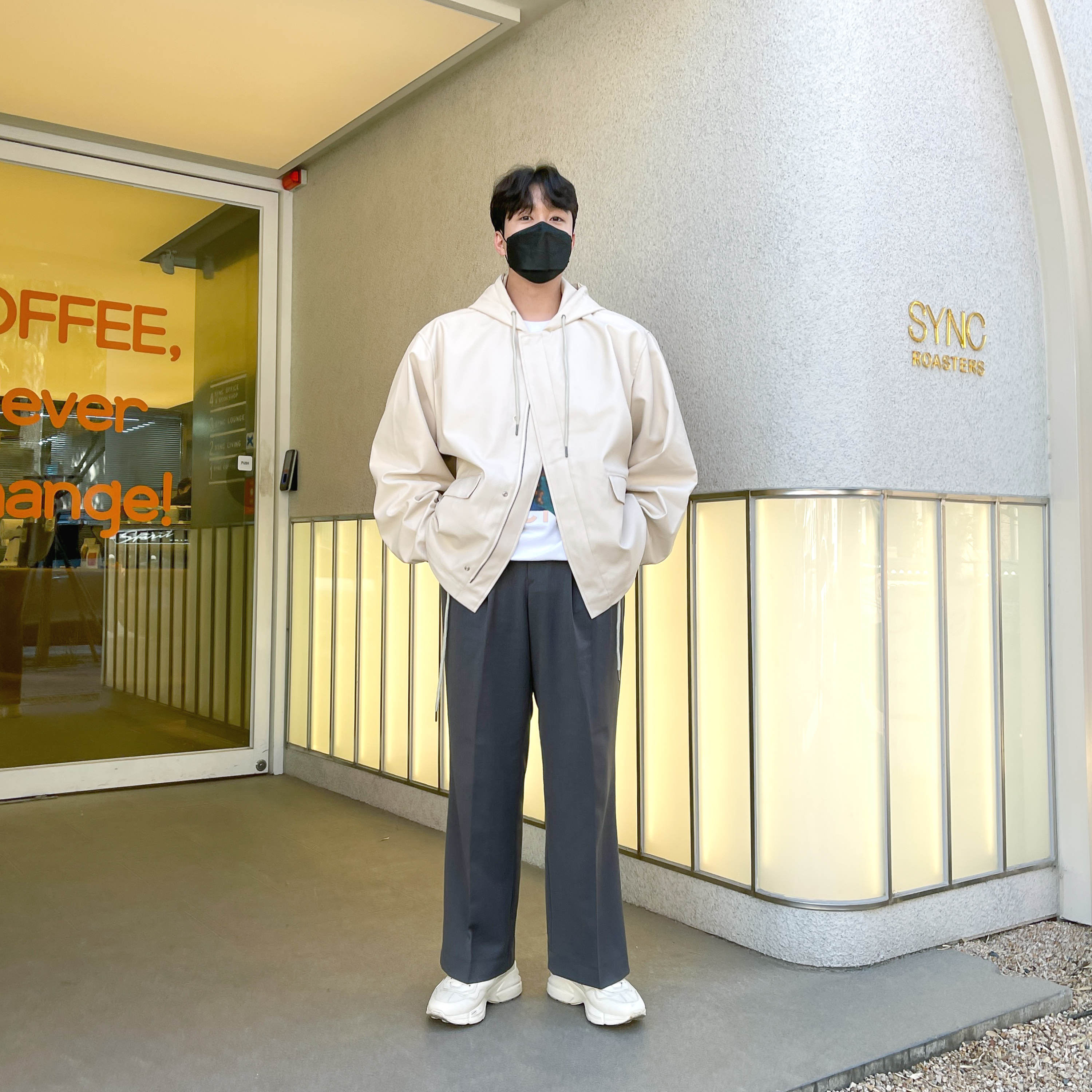 Gucci Rhyton Leather Sneakers Logo 착용 스타일