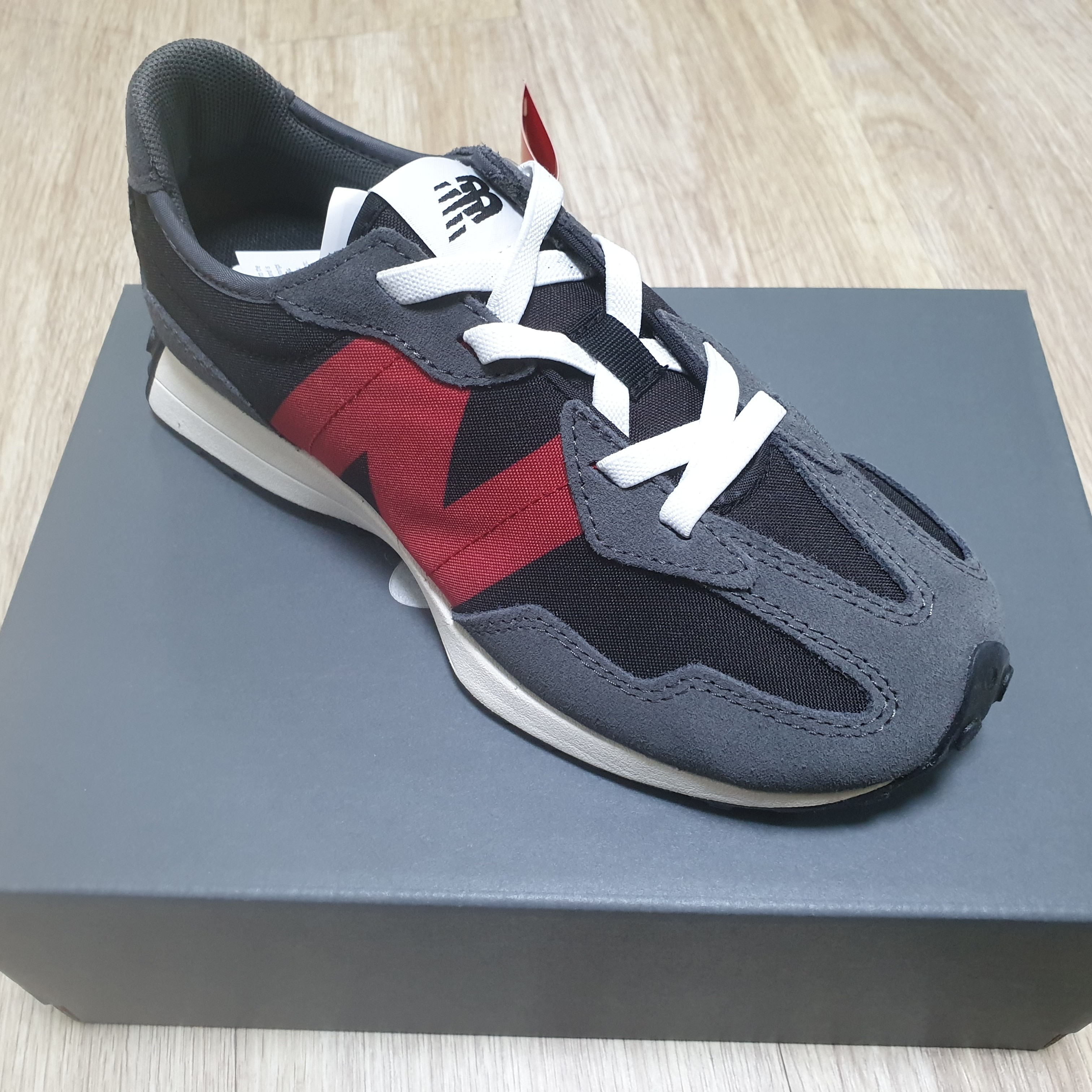 (PS) New Balance 327 Black Red 착용 스타일