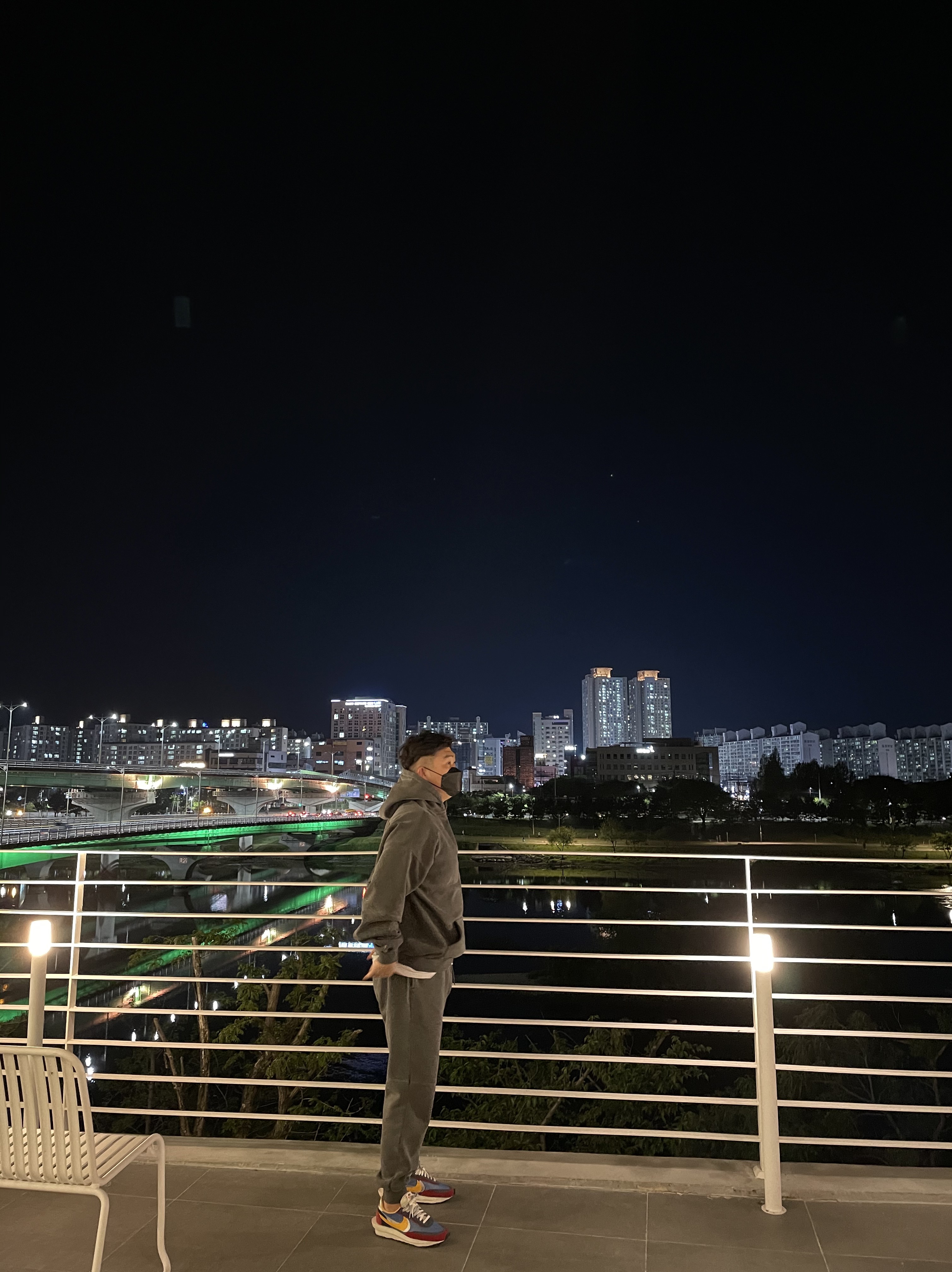 Nike x Sacai LDWaffle Blue Multi, IAB Studio Blocked Pigment Sweatpants Black 착용 스타일