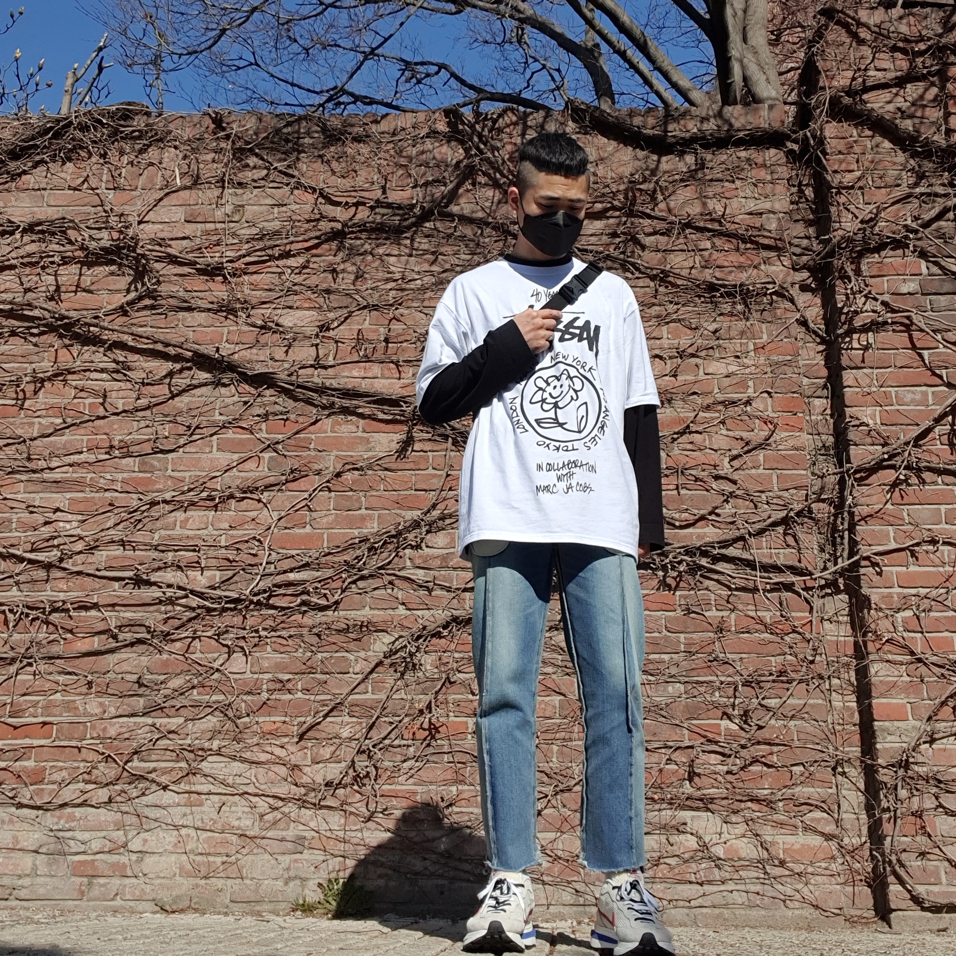 Nike x Sacai VaporWaffle Royal Fuchsia, Stussy x Marc Jacobs 40 WT T-Shirt 착용 스타일 - 1