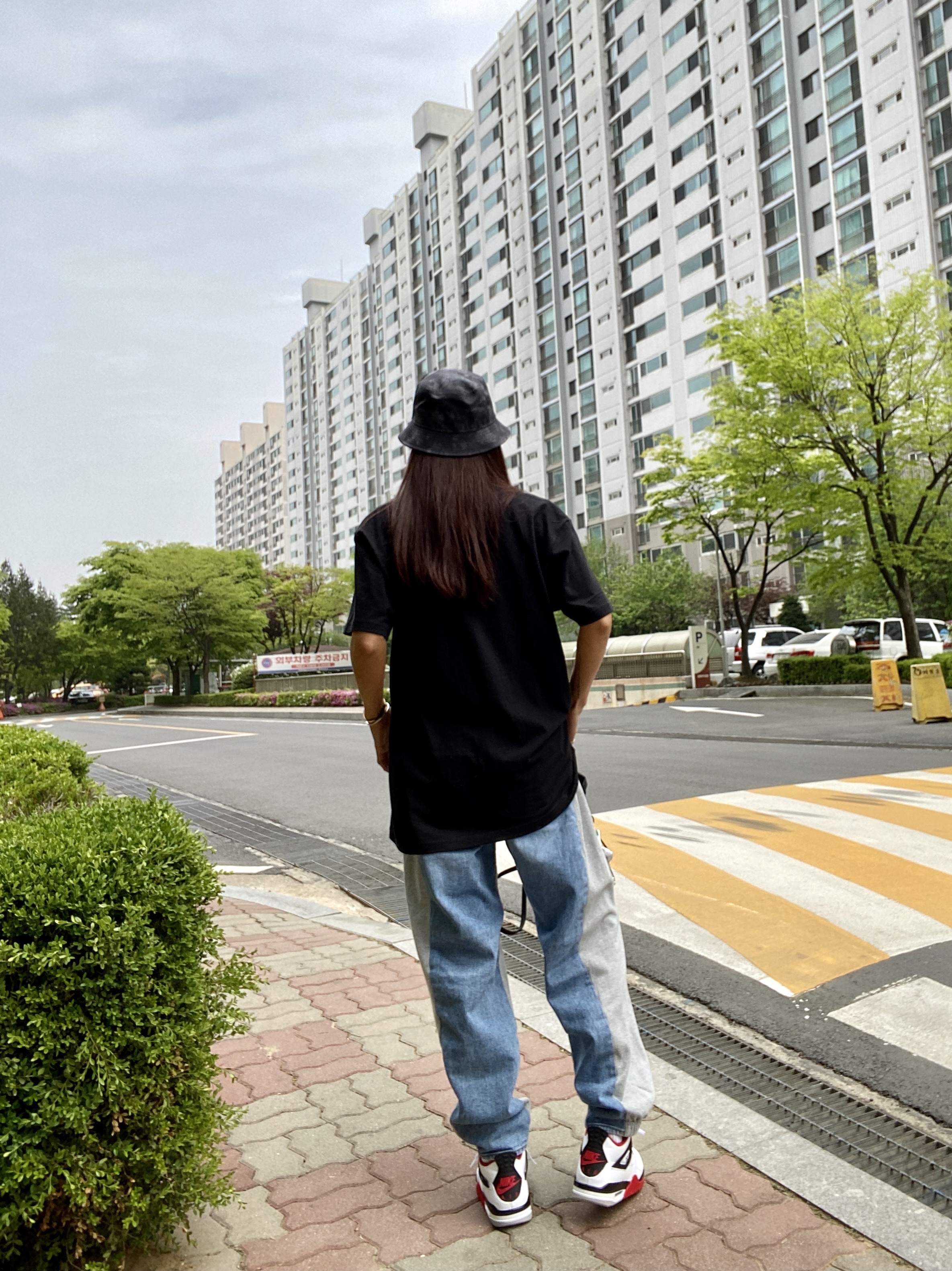Jordan 4 Retro OG Fire Red 2020, Supreme Cross Box Logo T-Shirt Black - 20FW 착용 스타일 - 3