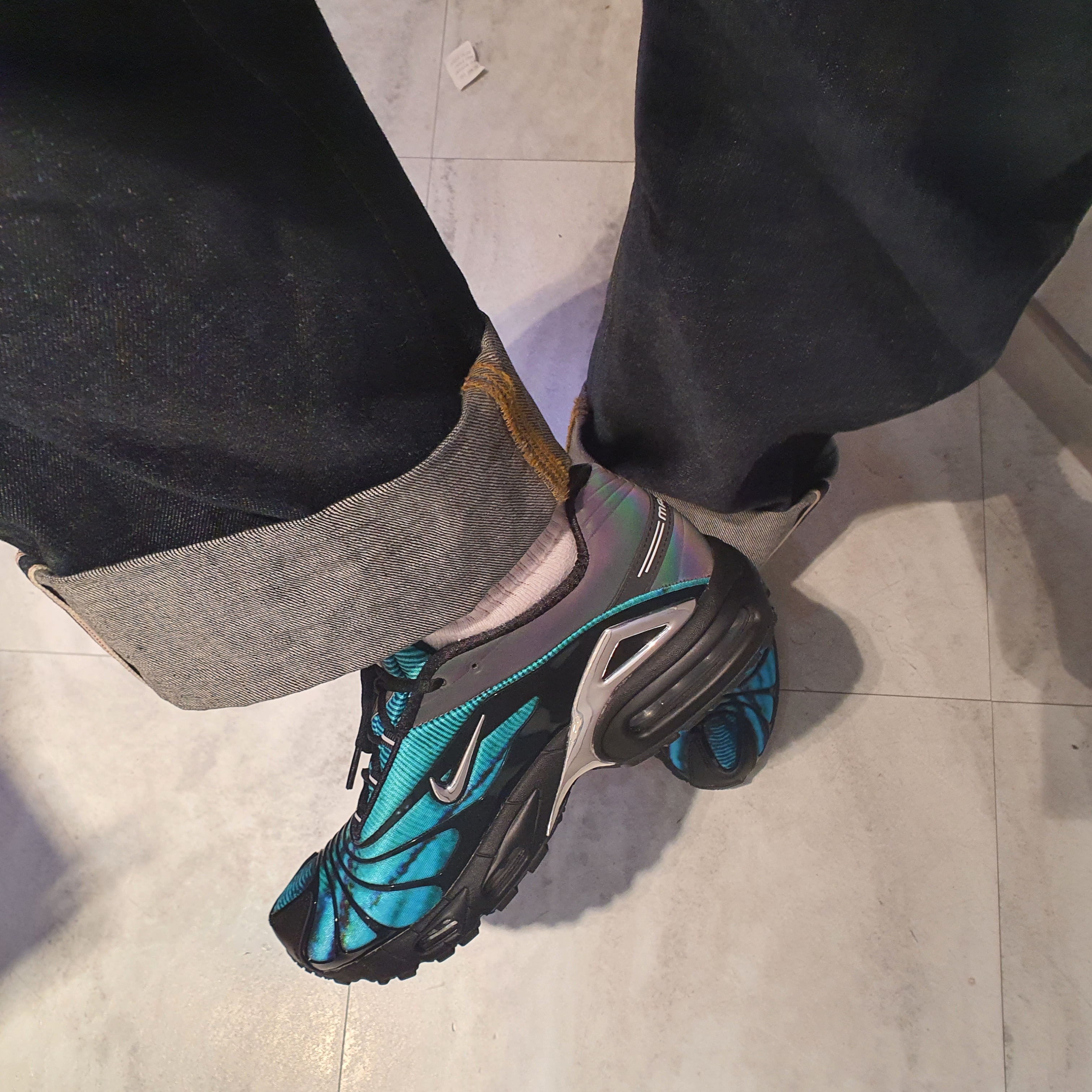 Nike x Skepta Air Max Tailwind 5 Chrome Blue, Asics x Andersson Bell Gel-1090 Glacier Grey Silver 착용 스타일 - 3