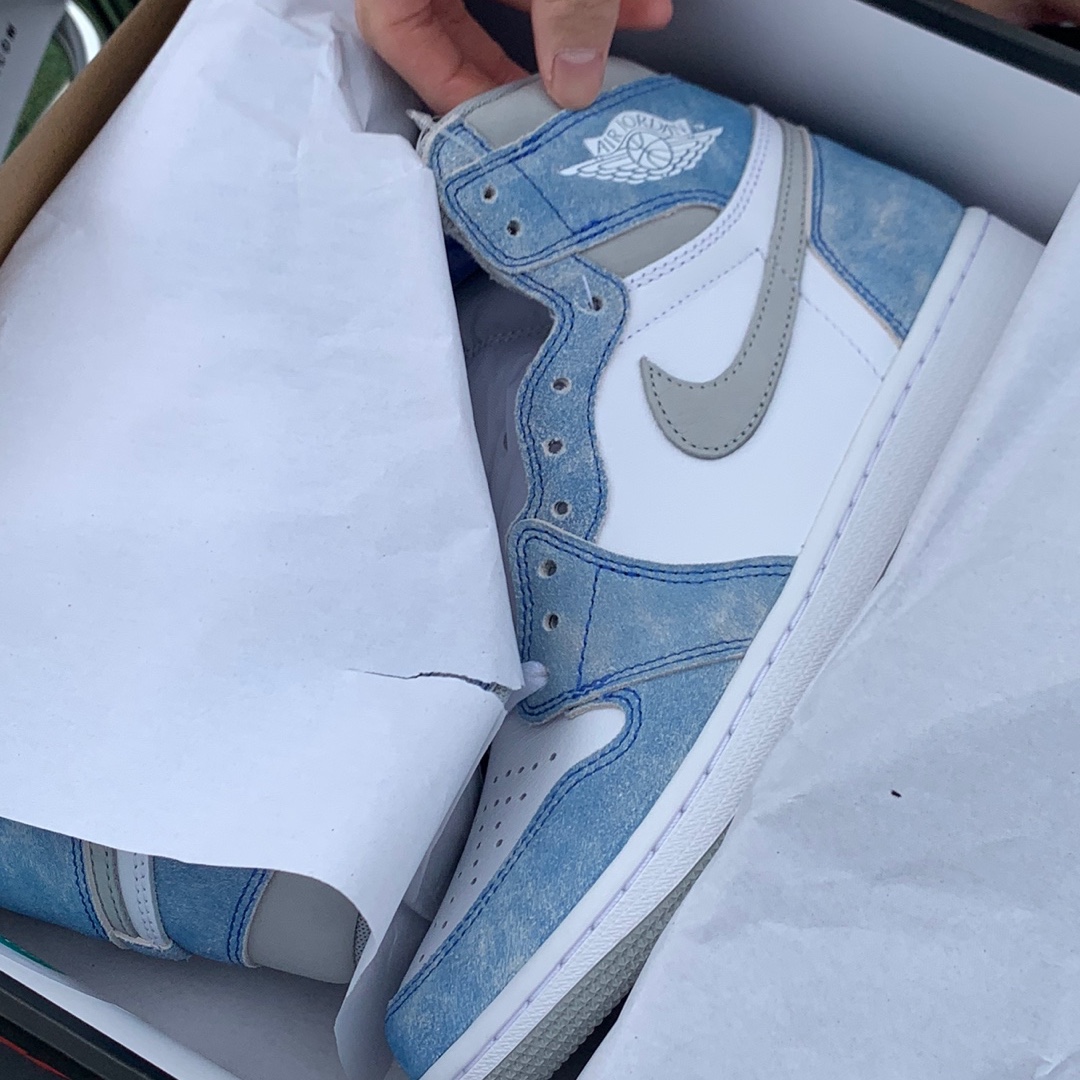 Jordan 1 Retro High OG Hyper Royal 착용 스타일 - 3