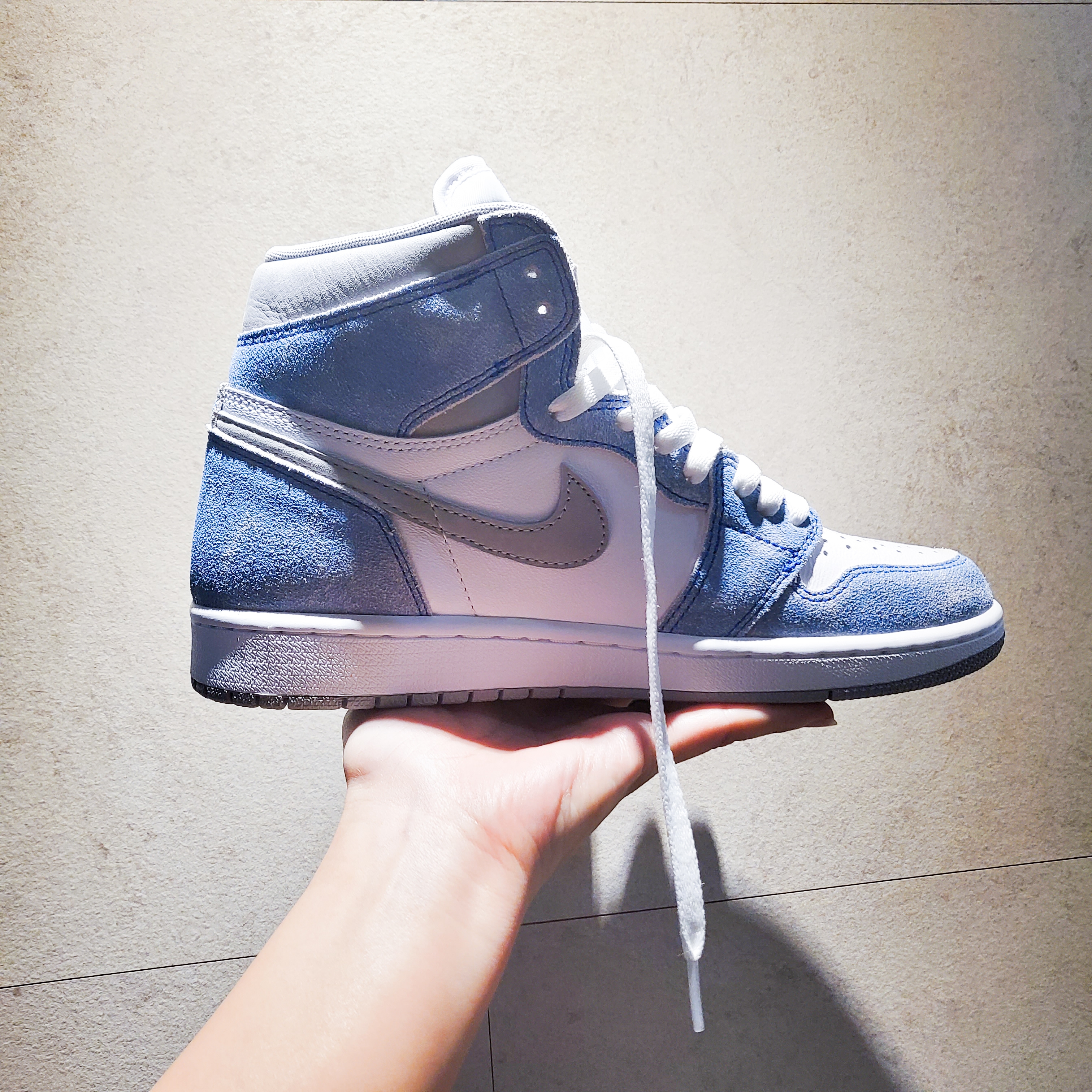 Jordan 1 Retro High OG Hyper Royal 착용 스타일