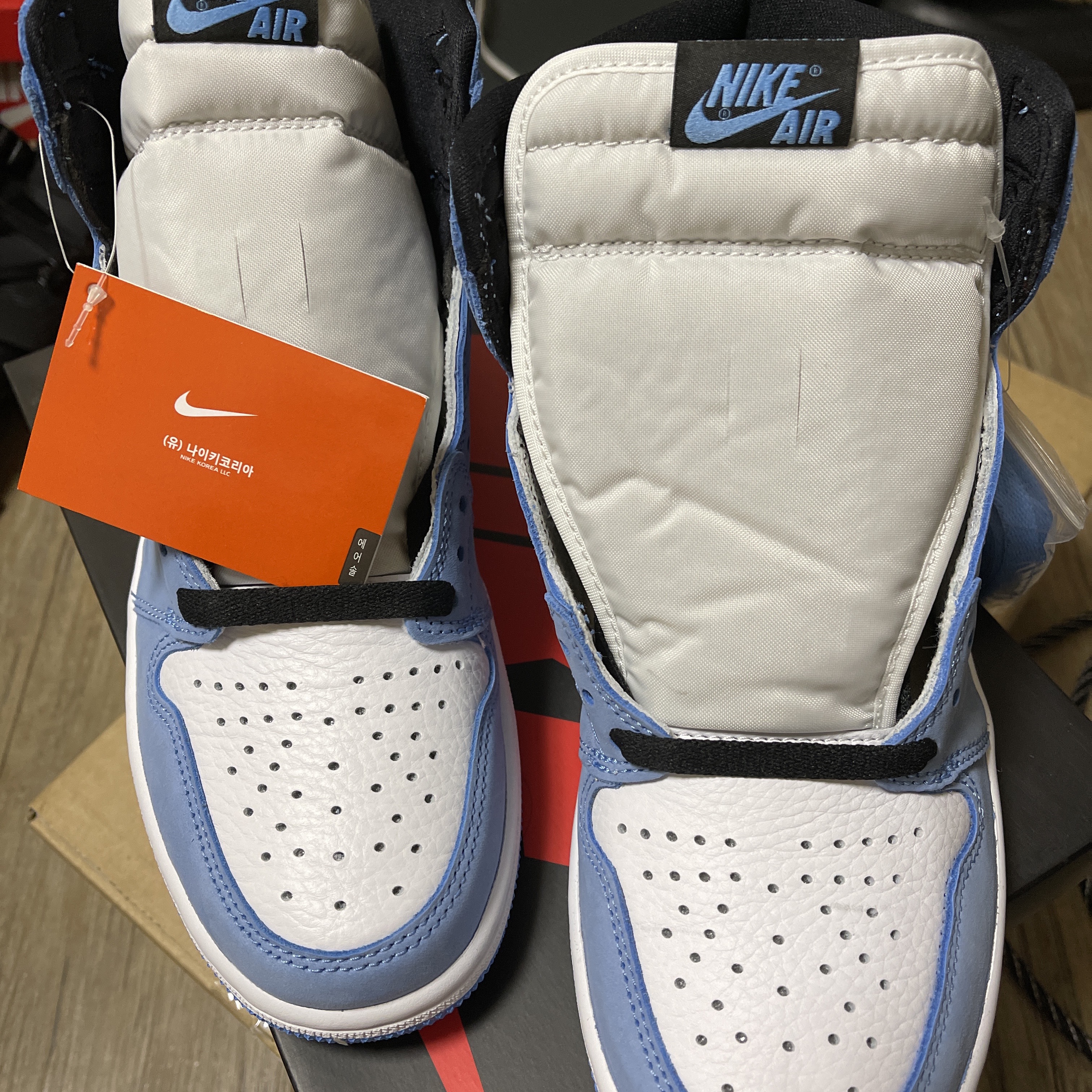 Jordan 1 Retro High OG University Blue 착용 스타일 - 2