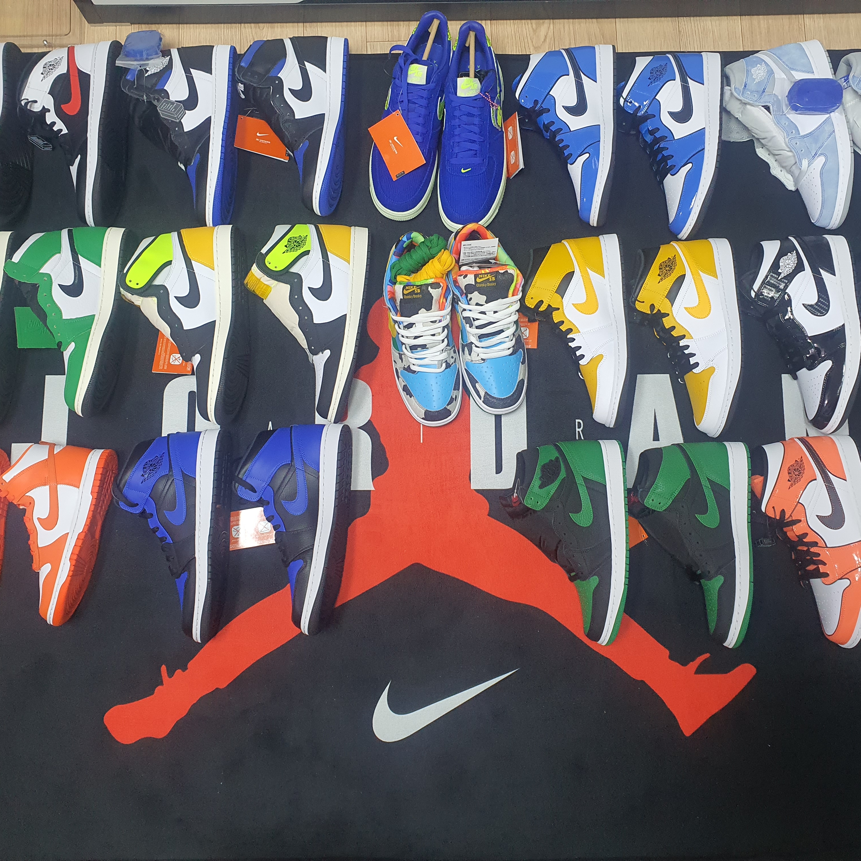 (W) Jordan 1 Retro High OG Lucky Green, Jordan 1 Retro High OG Royal Toe 착용 스타일 - 2