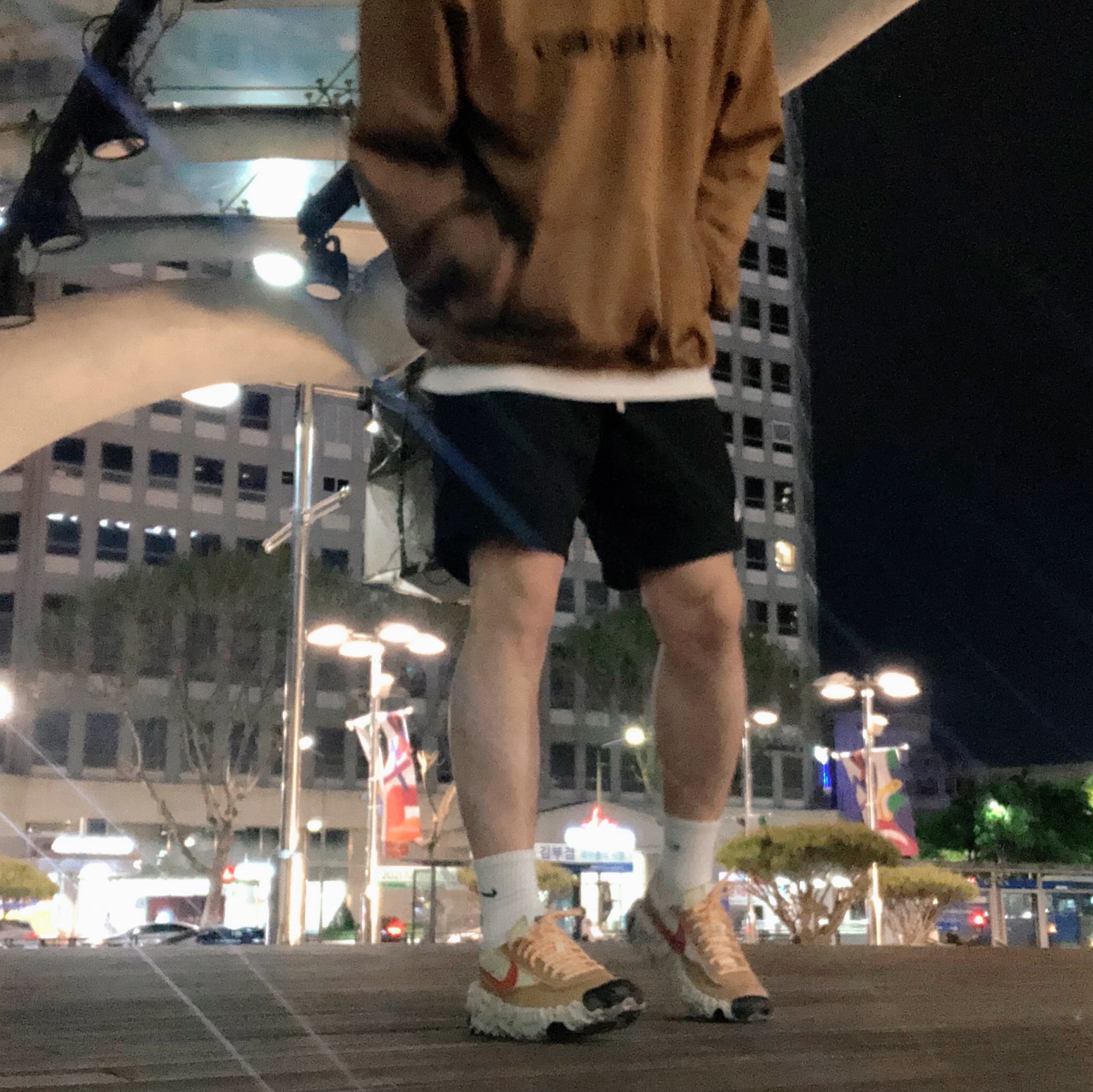 Nike Overbreak SP Fossil 착용 스타일 - 2