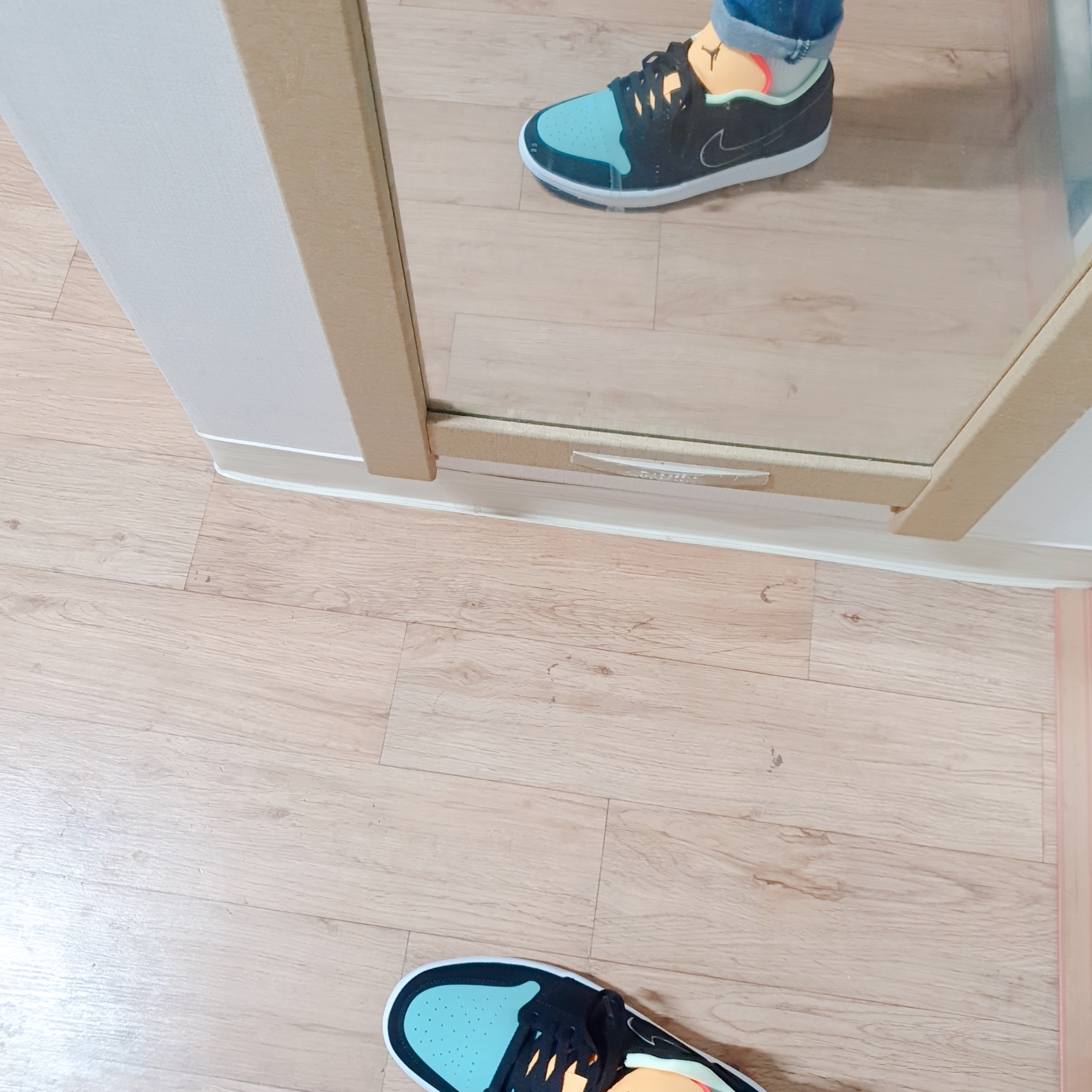 Jordan 1 Low SE Aurora Green 착용 스타일 - 3